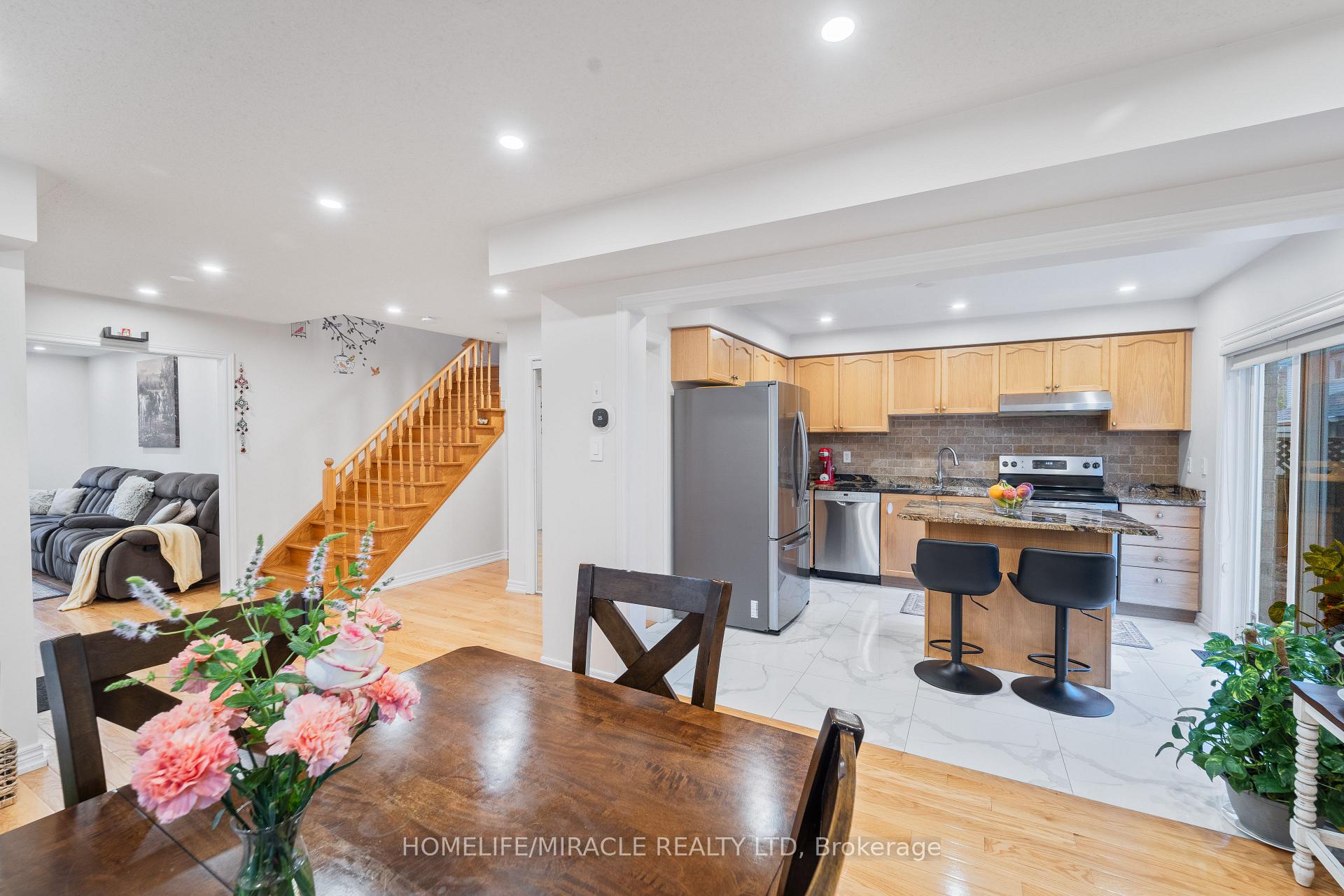 Photo 11 of 324 Edenbrook Hill Drive, Brampton, Fletcher's Meadow — HOMEH