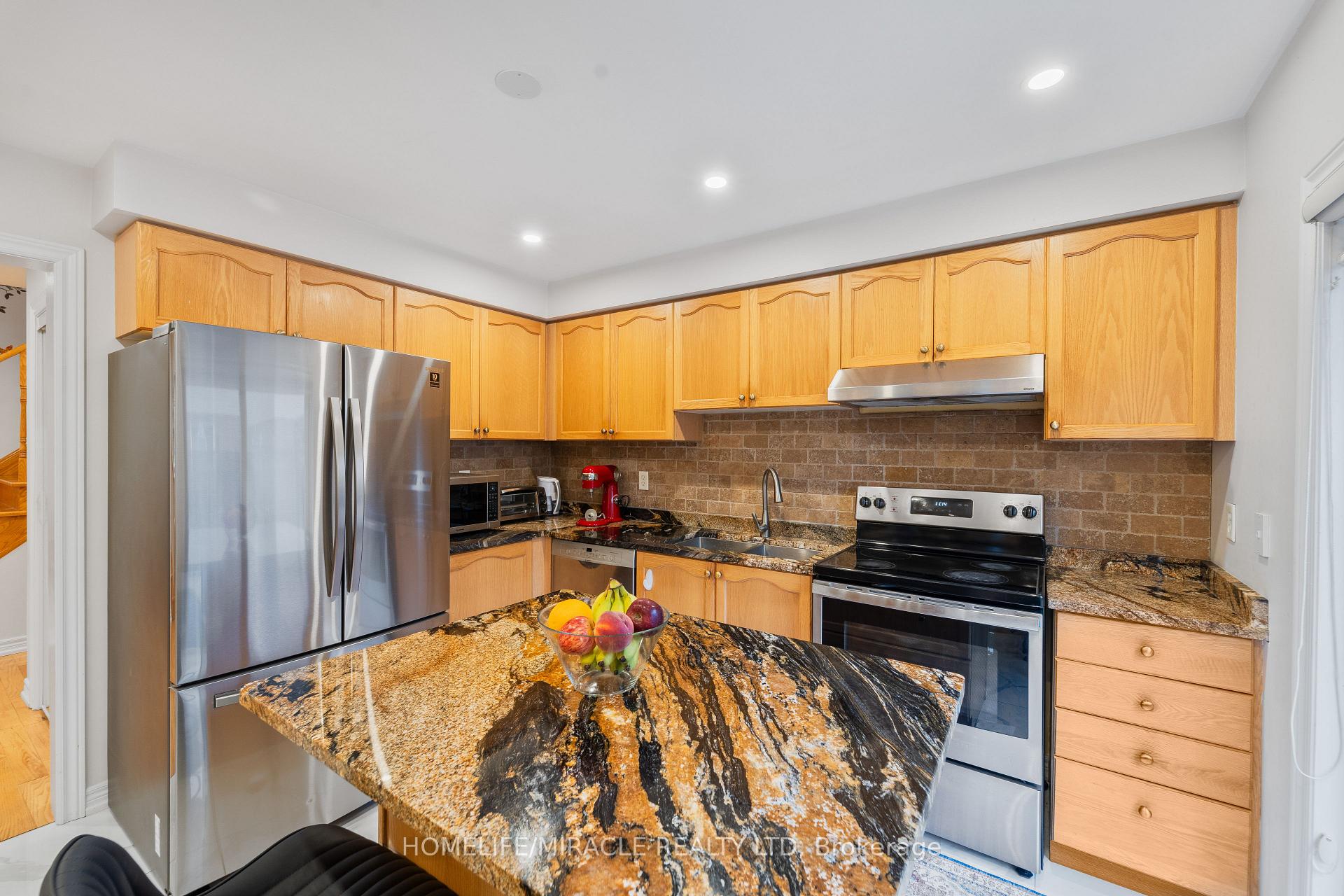 Photo 13 of 324 Edenbrook Hill Drive, Brampton, Fletcher's Meadow — HOMEH