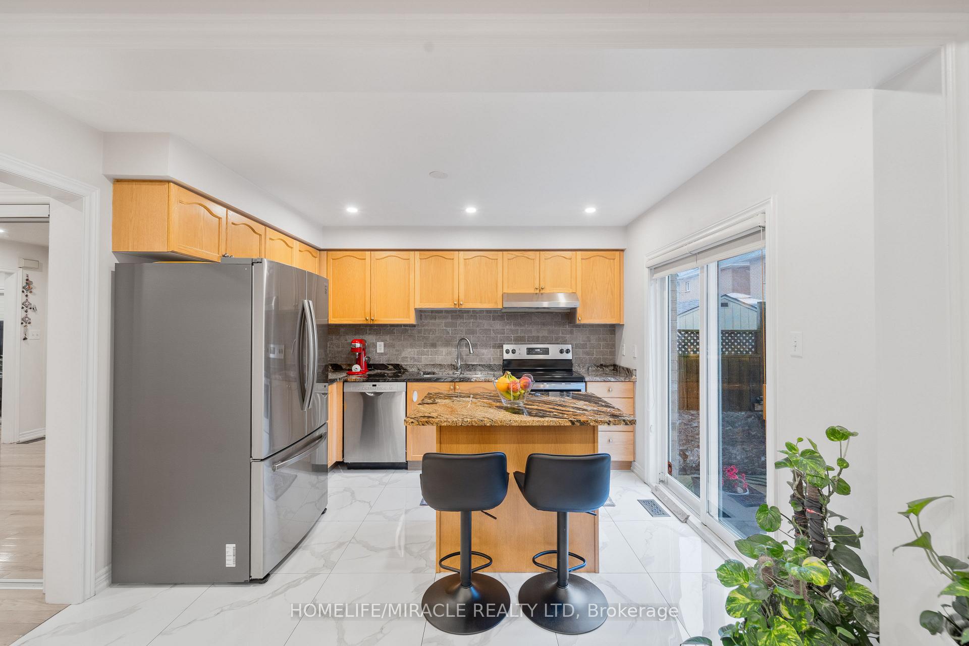 Photo 14 of 324 Edenbrook Hill Drive, Brampton, Fletcher's Meadow — HOMEH