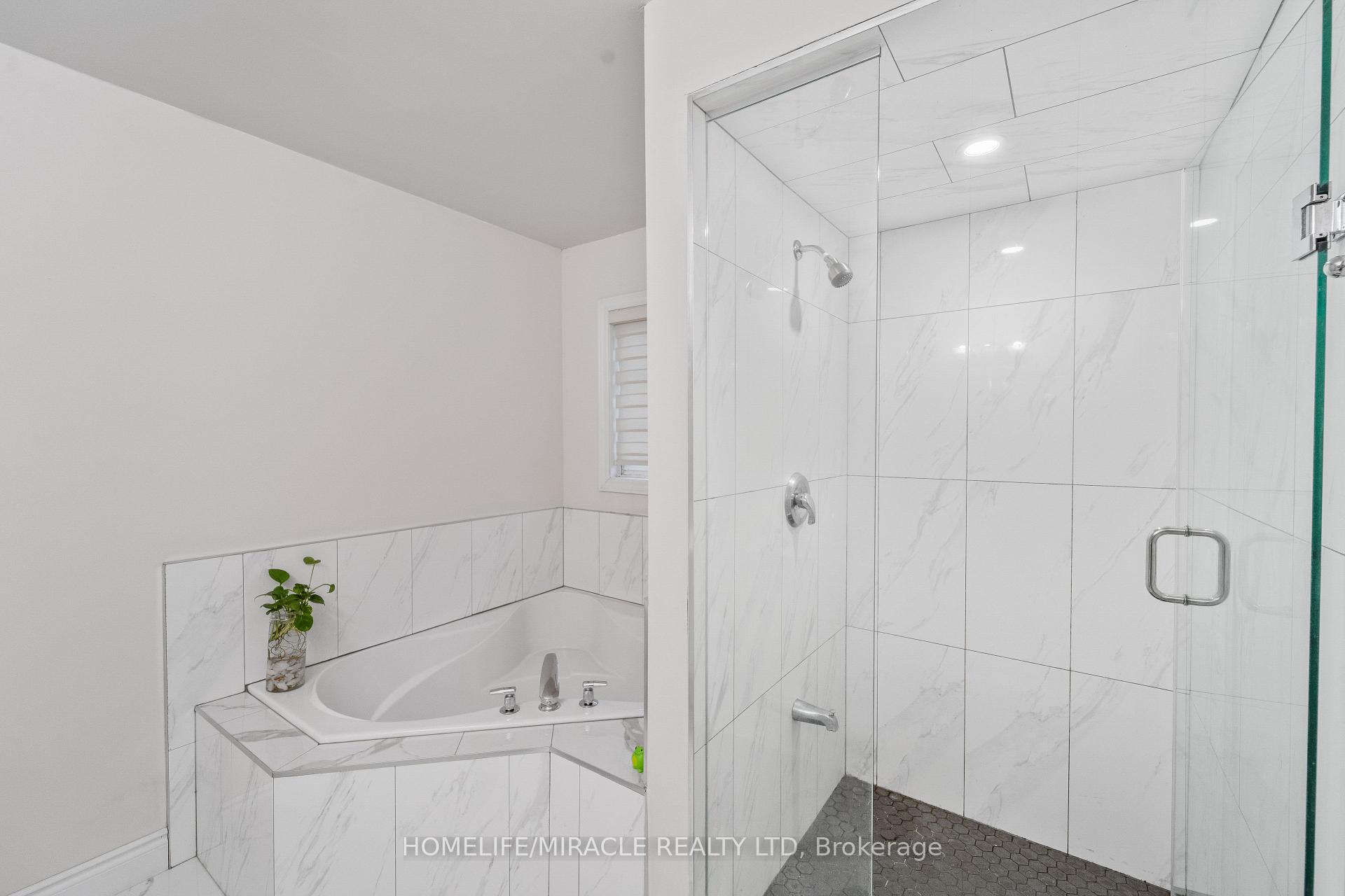 Photo 20 of 324 Edenbrook Hill Drive, Brampton, Fletcher's Meadow — HOMEH