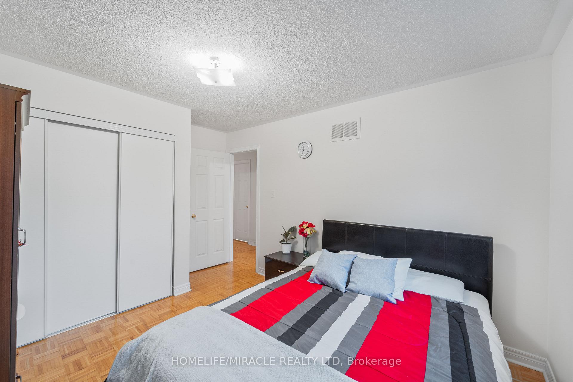 Photo 23 of 324 Edenbrook Hill Drive, Brampton, Fletcher's Meadow — HOMEH
