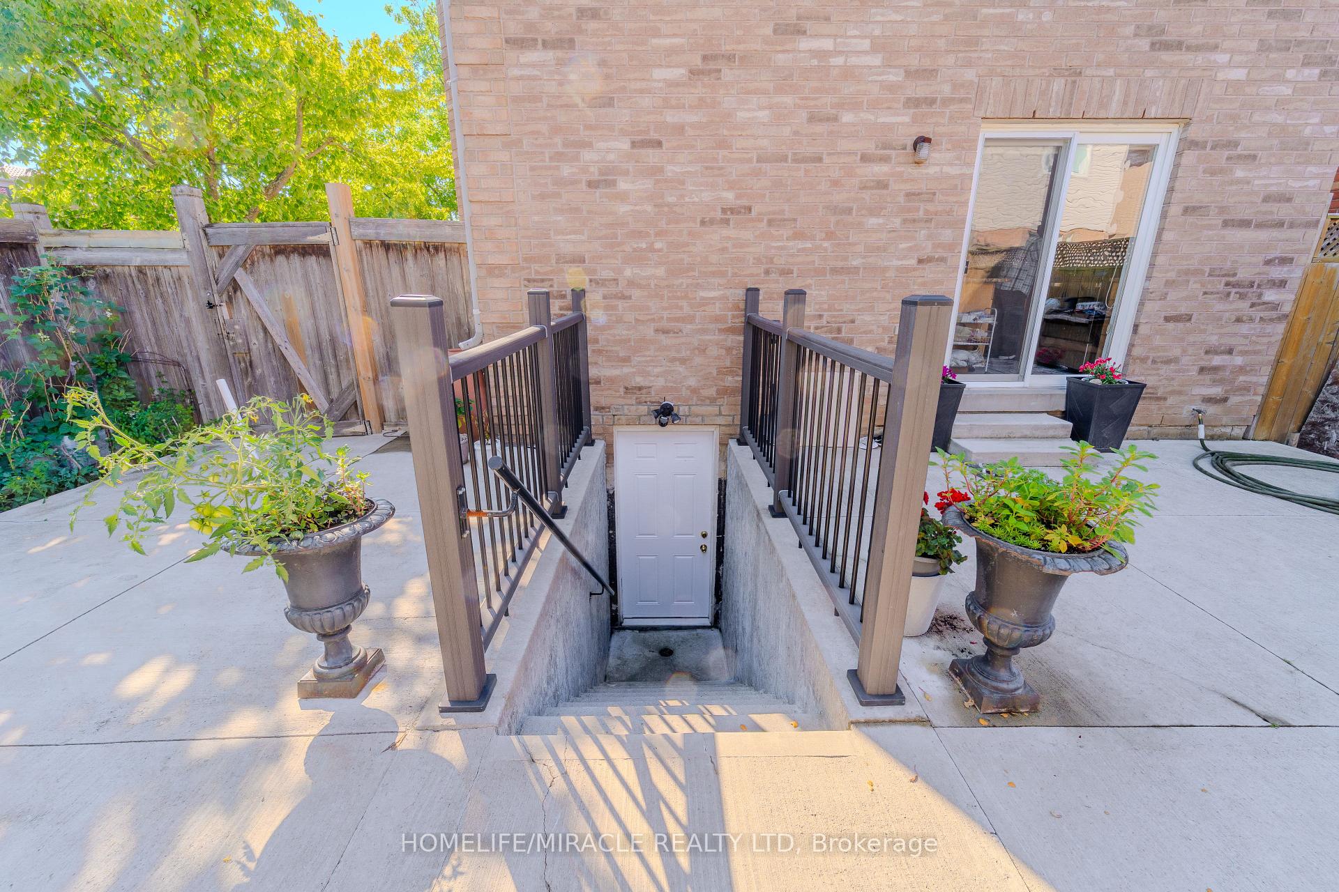 Photo 26 of 324 Edenbrook Hill Drive, Brampton, Fletcher's Meadow — HOMEH