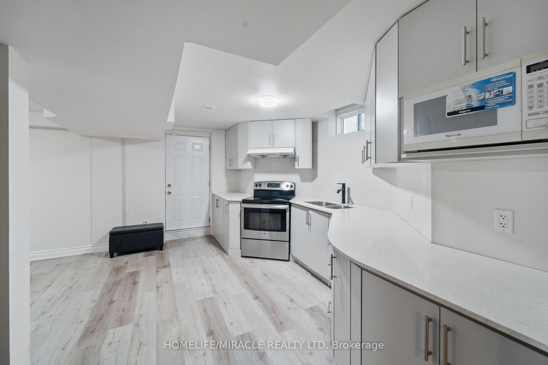 Photo 29 of 324 Edenbrook Hill Drive, Brampton, Fletcher's Meadow — HOMEH