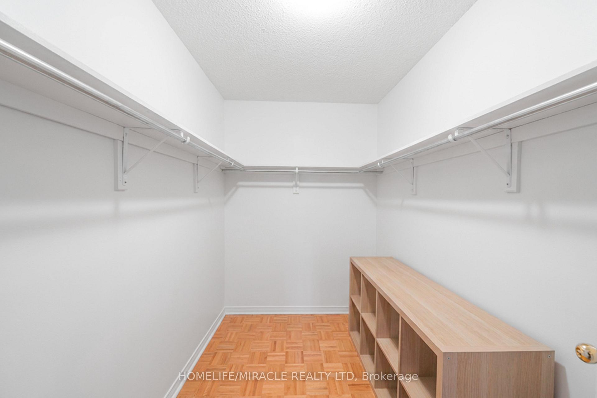 Photo 32 of 324 Edenbrook Hill Drive, Brampton, Fletcher's Meadow — HOMEH