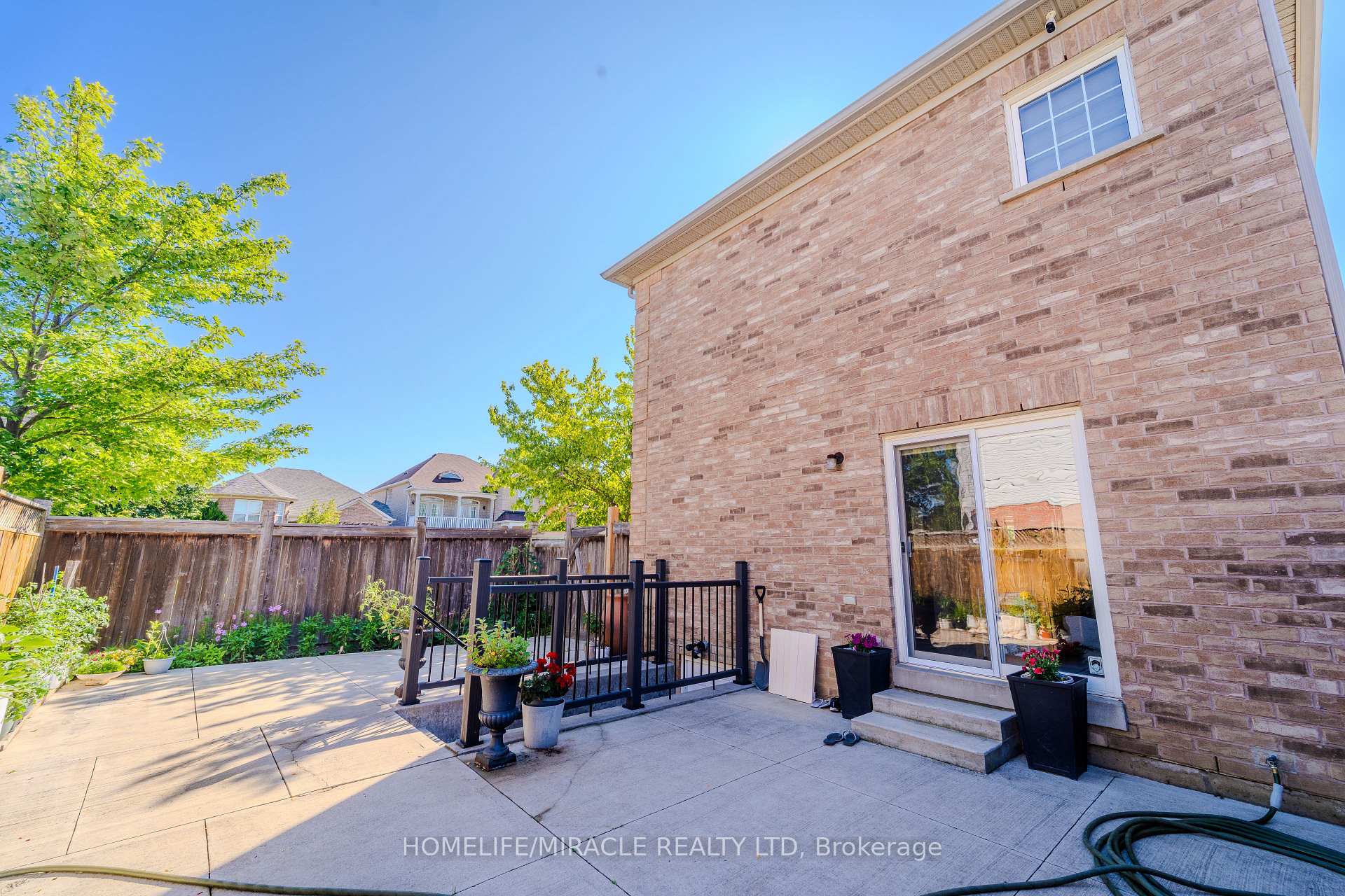 Photo 37 of 324 Edenbrook Hill Drive, Brampton, Fletcher's Meadow — HOMEH
