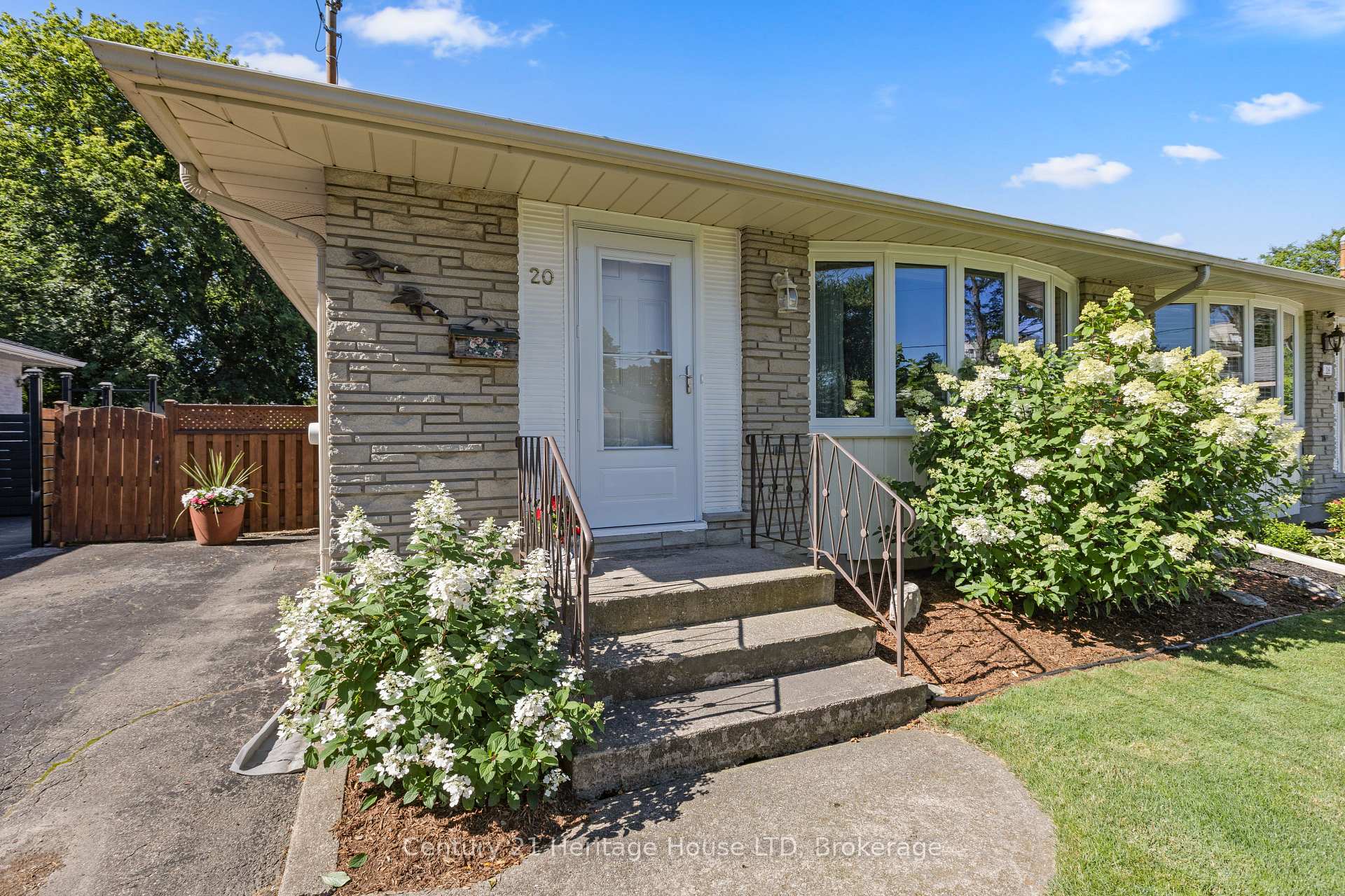Photo 3 of 20 Cypress Street, St. Catharines, Lakeport — HOMEH