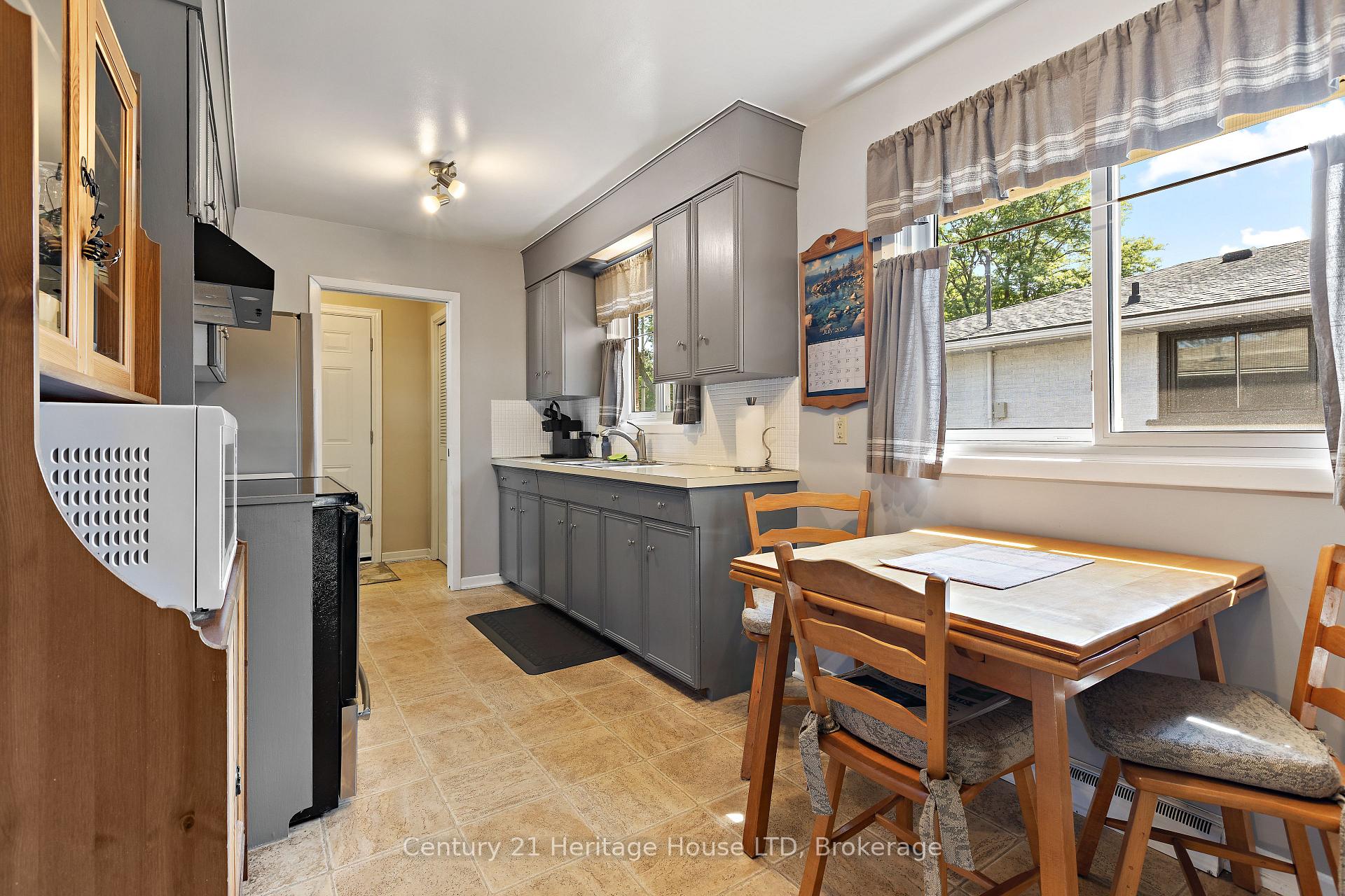 Photo 11 of 20 Cypress Street, St. Catharines, Lakeport — HOMEH