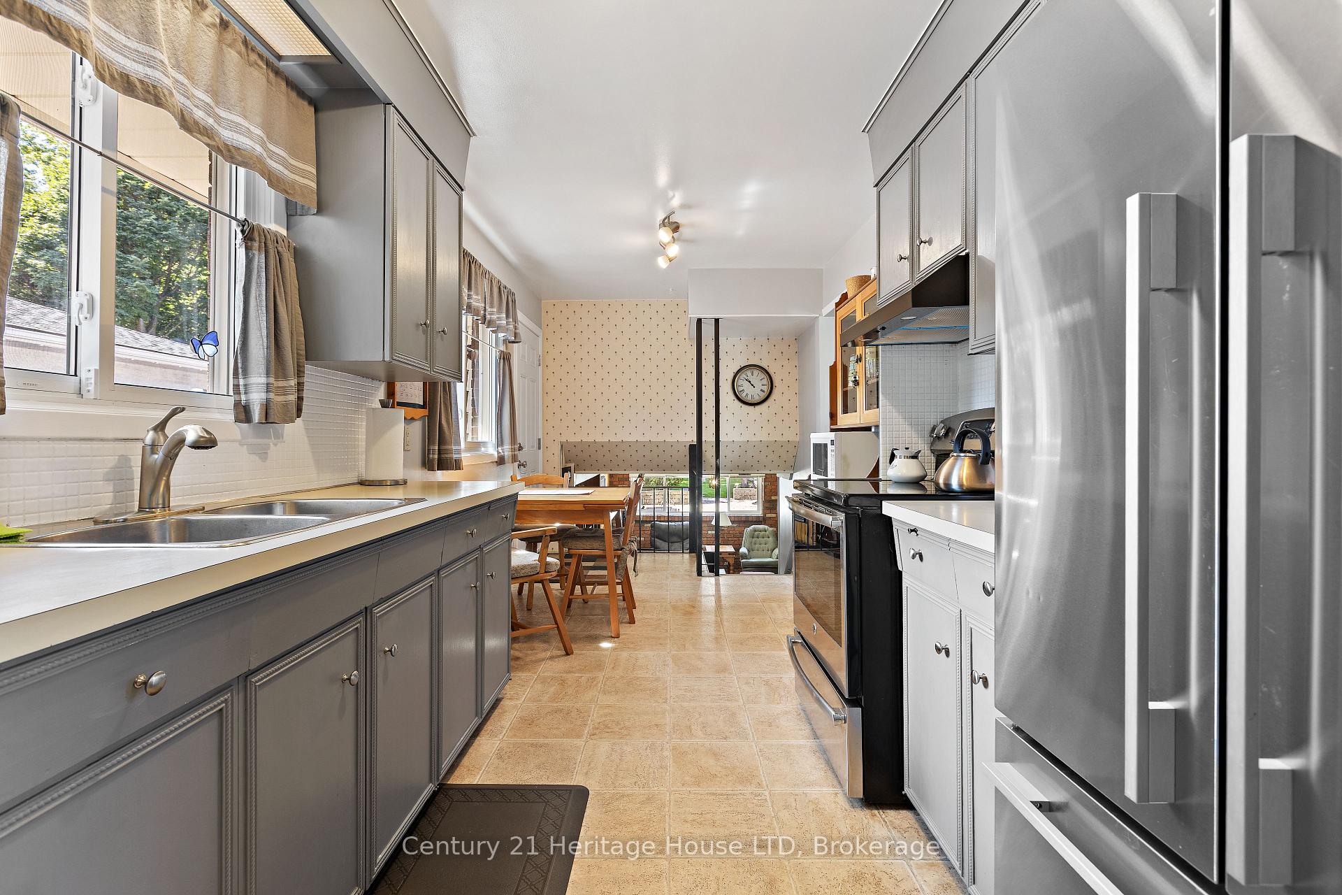 Photo 12 of 20 Cypress Street, St. Catharines, Lakeport — HOMEH