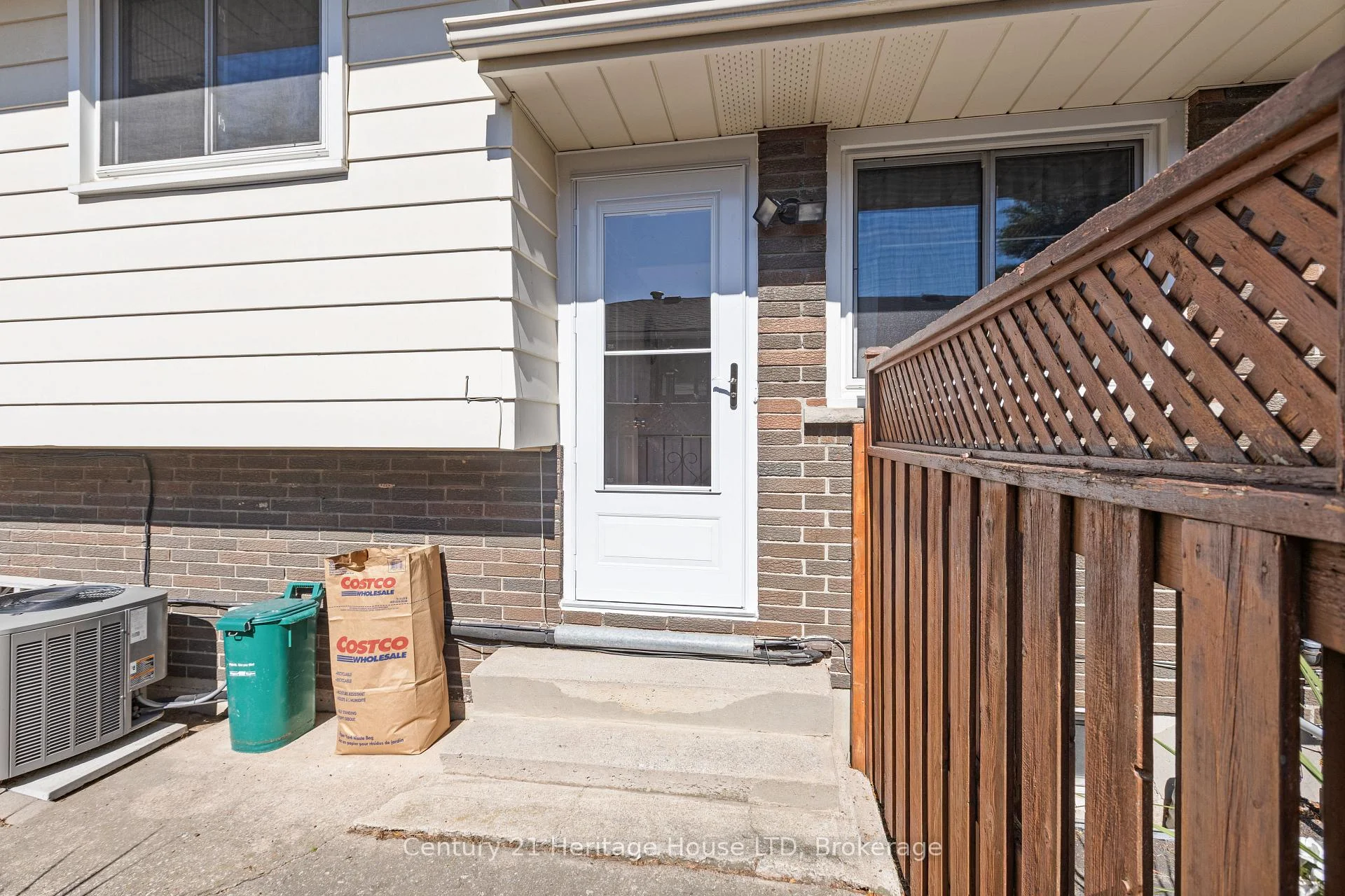 Photo 8 of 20 Cypress Street, St. Catharines, Lakeport — HOMEH