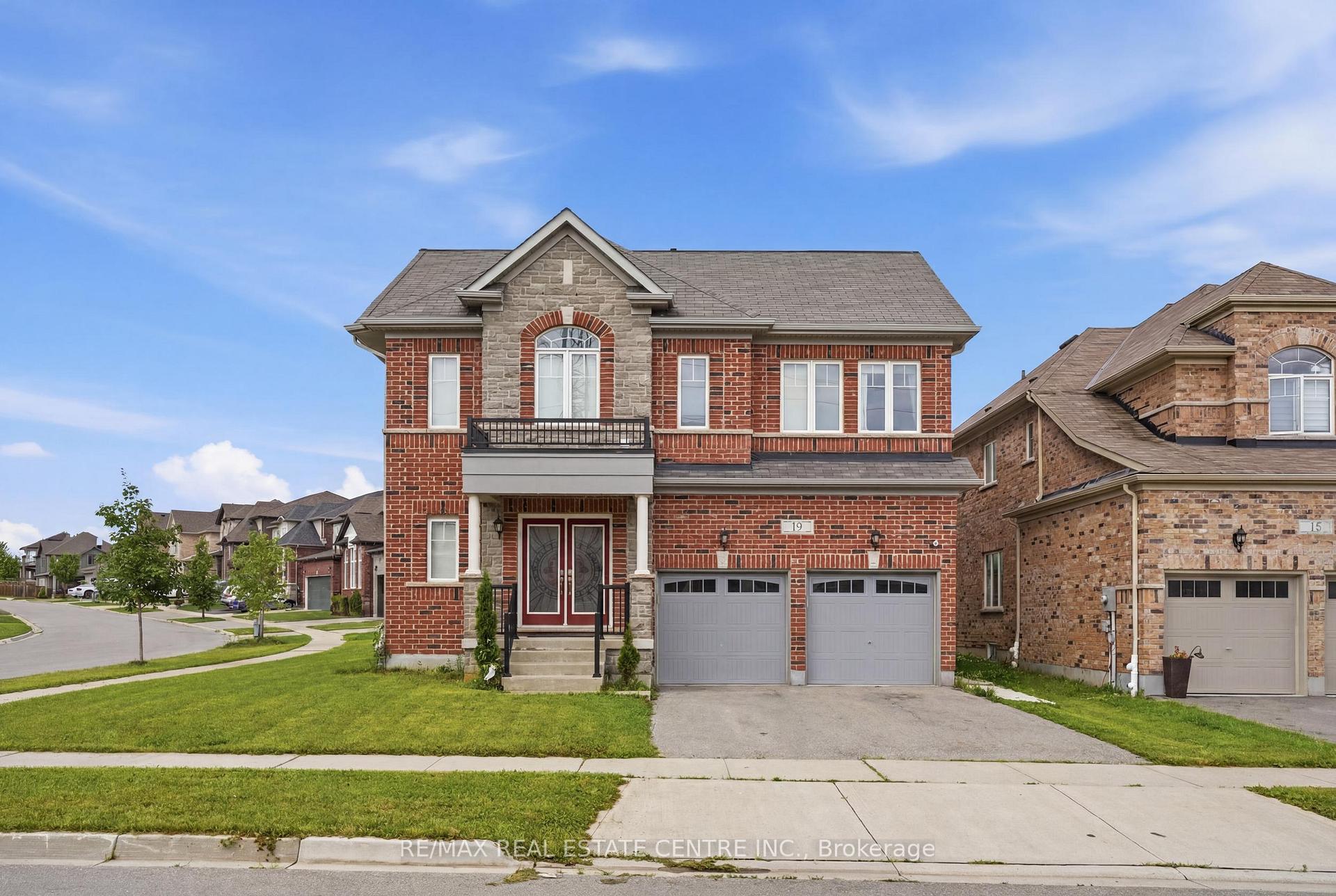 Photo 3 of 135 Watermill Street, Kitchener, Doon South — HOMEH