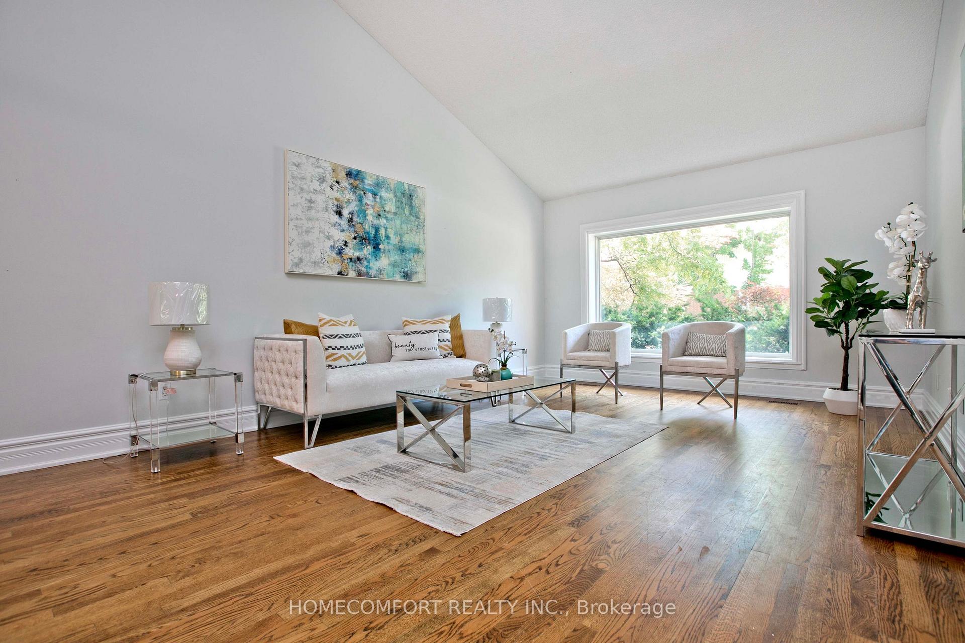 Photo 6 of 17 Bramble Drive, North York, Banbury-Don Mills — HOMEH