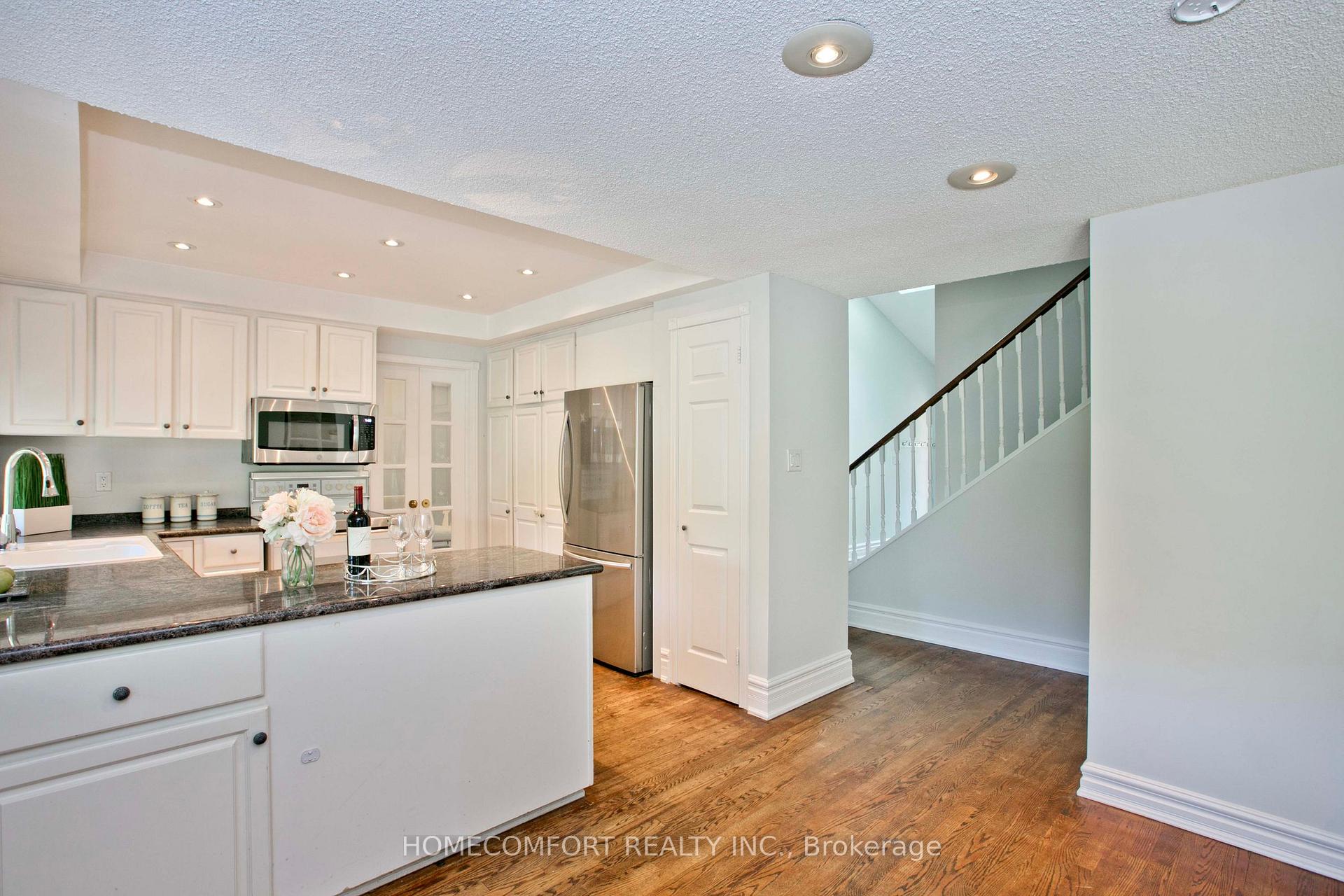 Photo 9 of 17 Bramble Drive, North York, Banbury-Don Mills — HOMEH