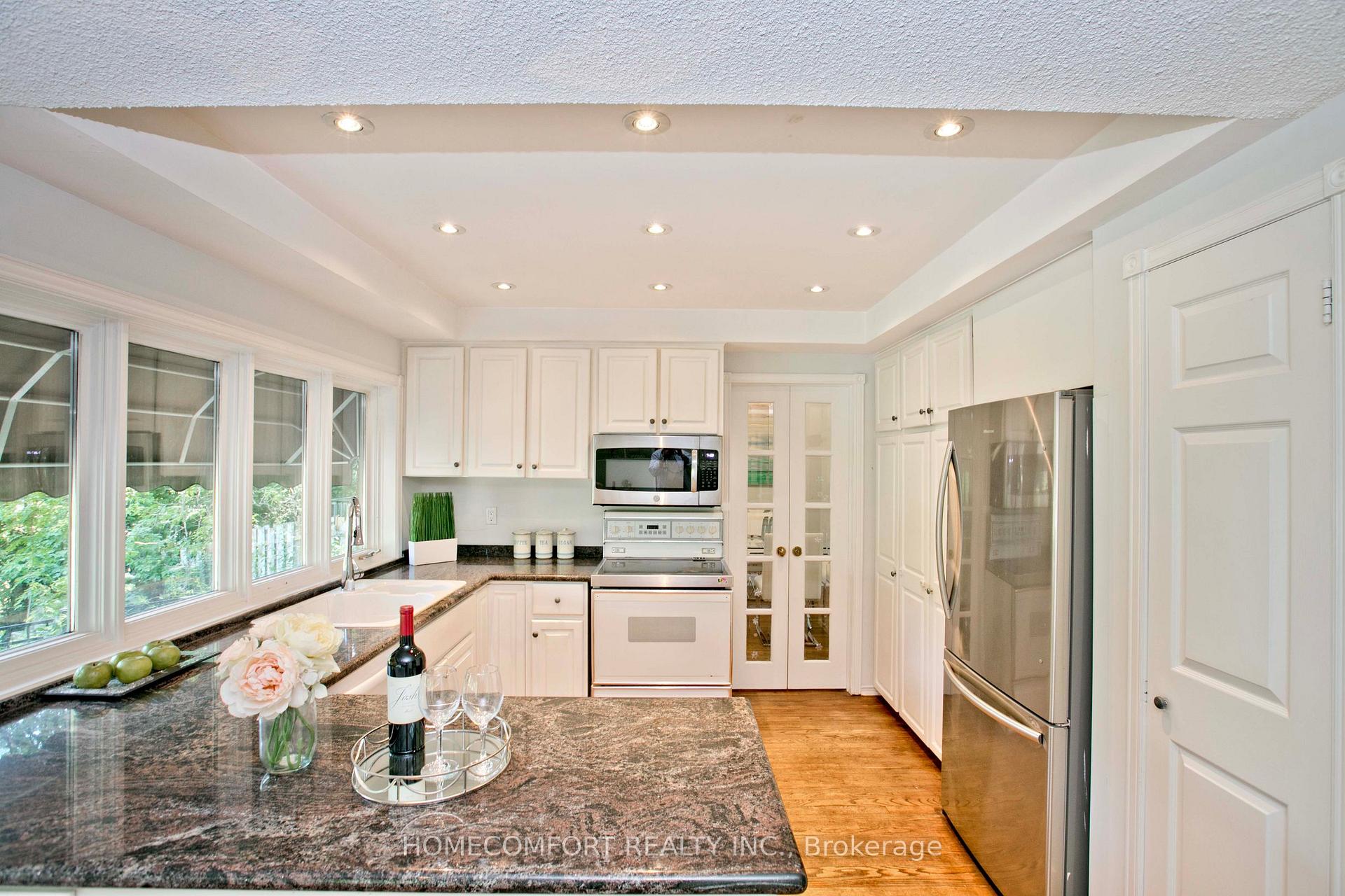 Photo 10 of 17 Bramble Drive, North York, Banbury-Don Mills — HOMEH