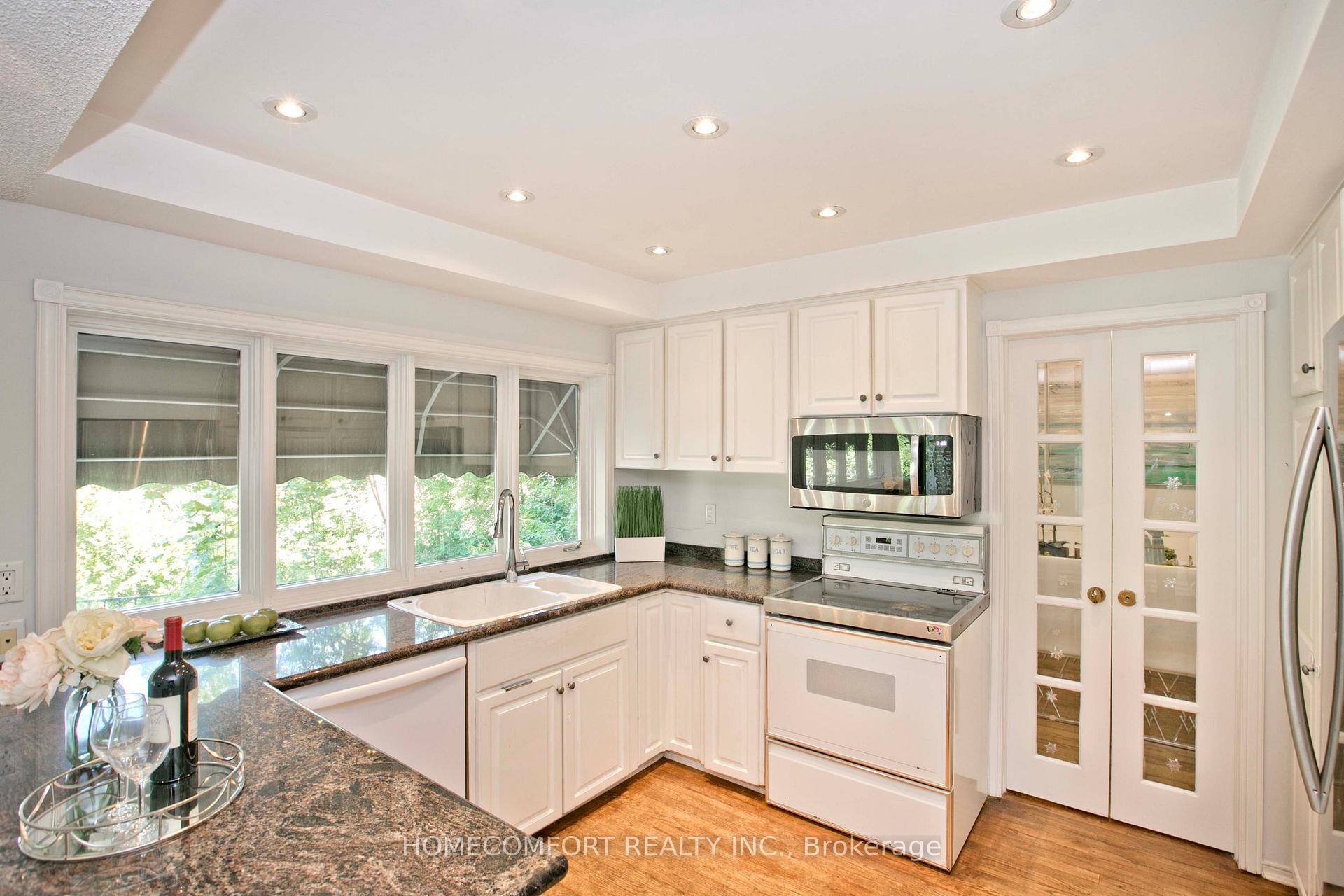 Photo 11 of 17 Bramble Drive, North York, Banbury-Don Mills — HOMEH
