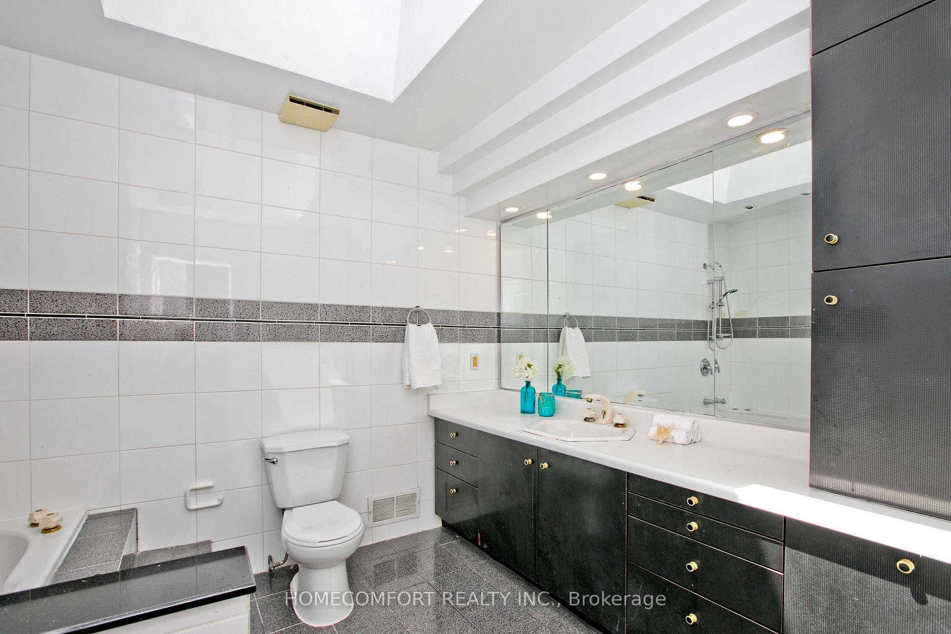Photo 16 of 17 Bramble Drive, North York, Banbury-Don Mills — HOMEH