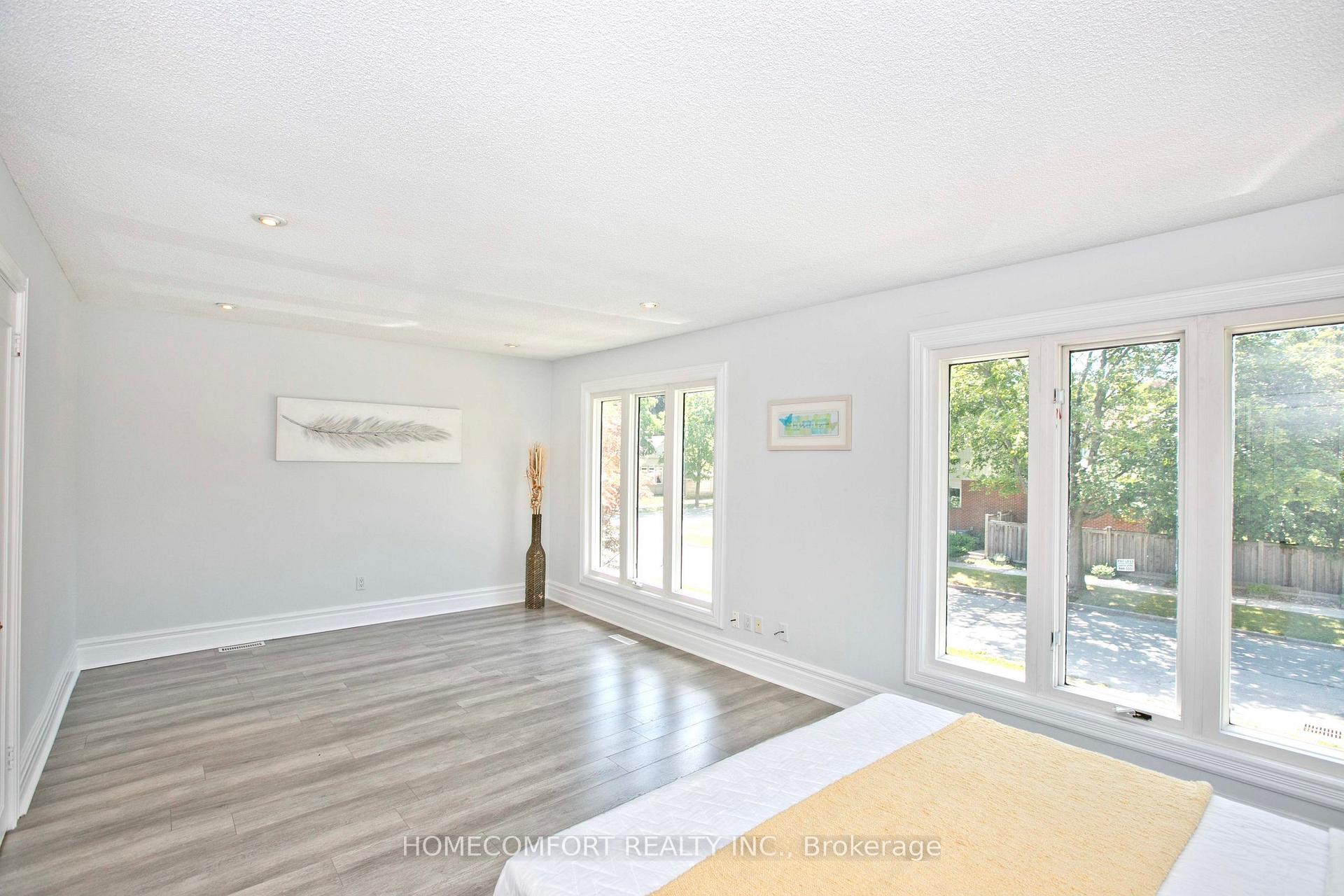 Photo 18 of 17 Bramble Drive, North York, Banbury-Don Mills — HOMEH