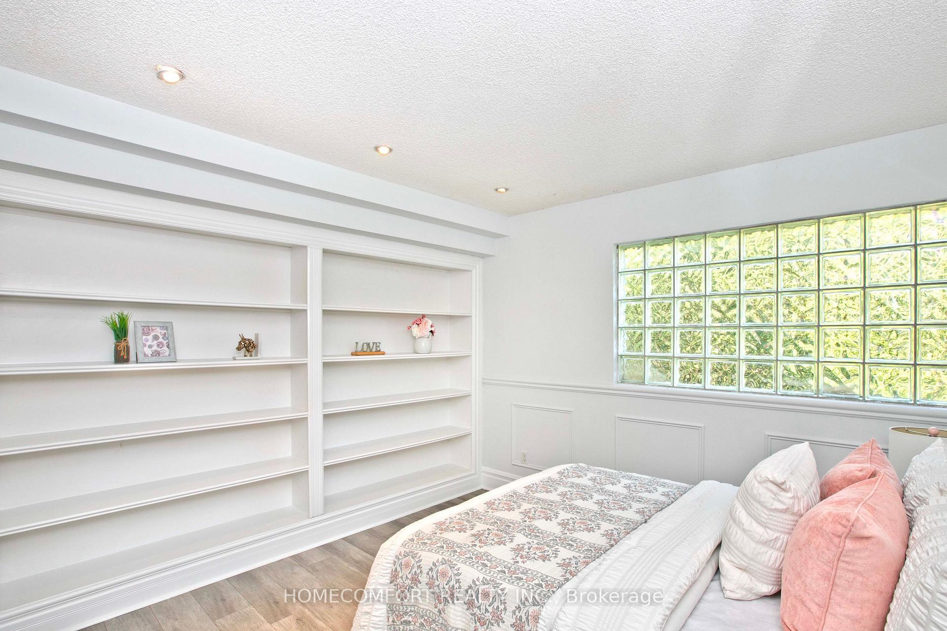 Photo 19 of 17 Bramble Drive, North York, Banbury-Don Mills — HOMEH