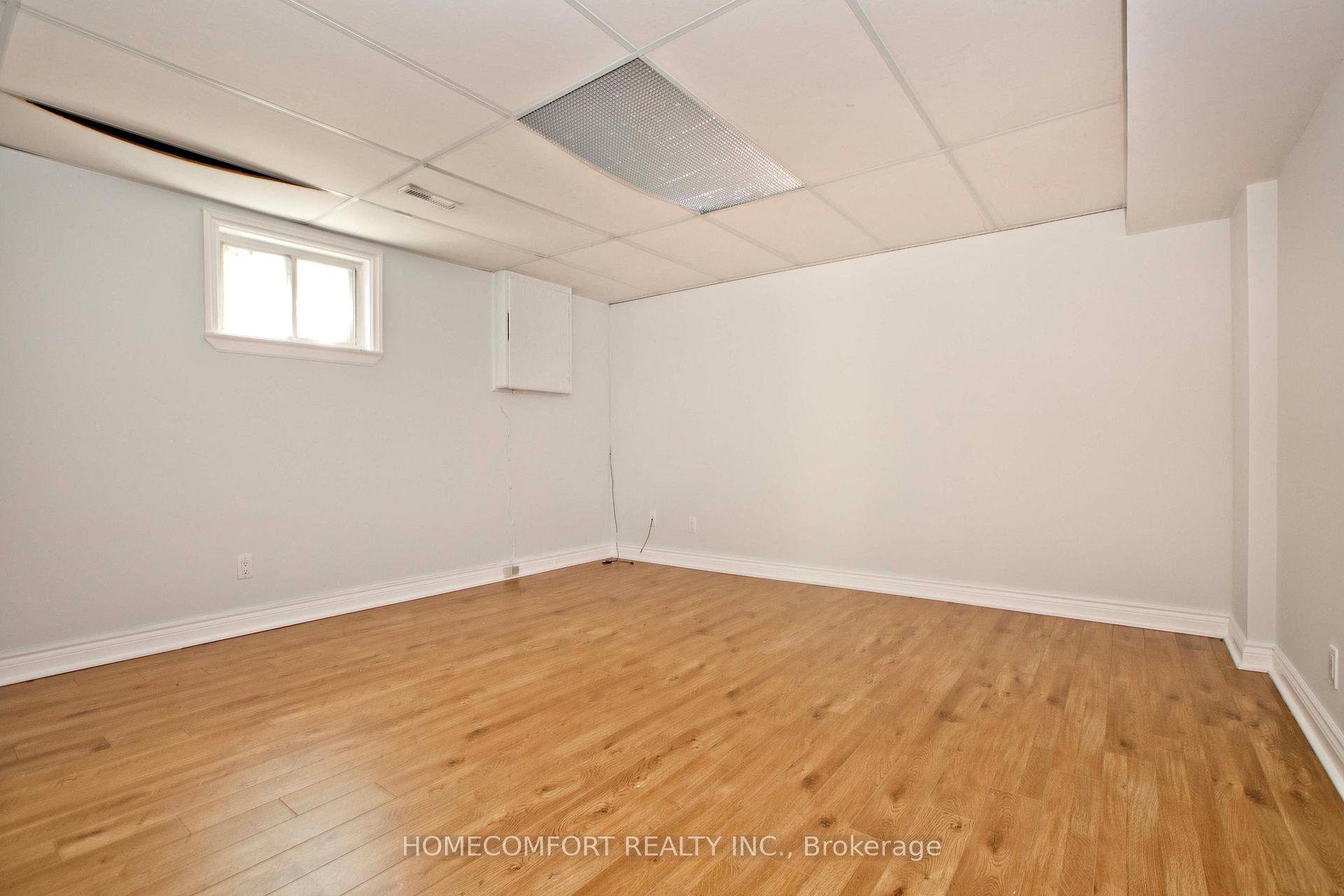 Photo 22 of 17 Bramble Drive, North York, Banbury-Don Mills — HOMEH