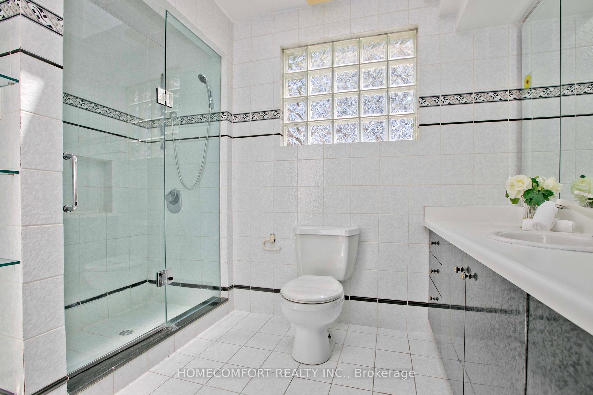 Photo 23 of 17 Bramble Drive, North York, Banbury-Don Mills — HOMEH