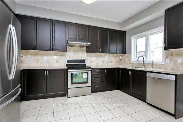 Photo 4 of 20 Pineforest Place, Markham, Wismer — HOMEH