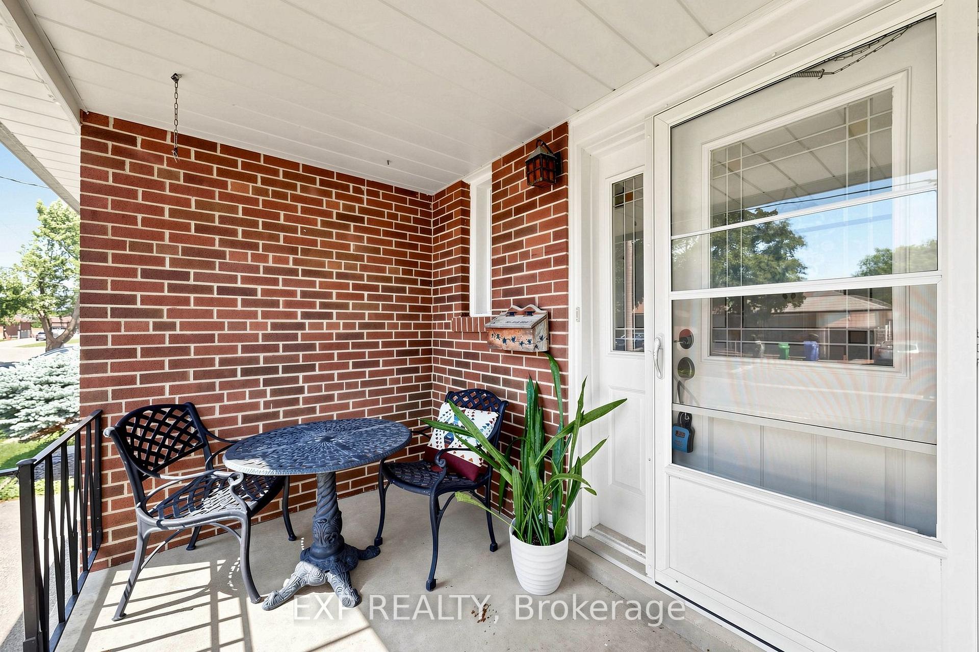 Photo 10 of 22 Chestnut Avenue, Brampton, Northwood Park — HOMEH