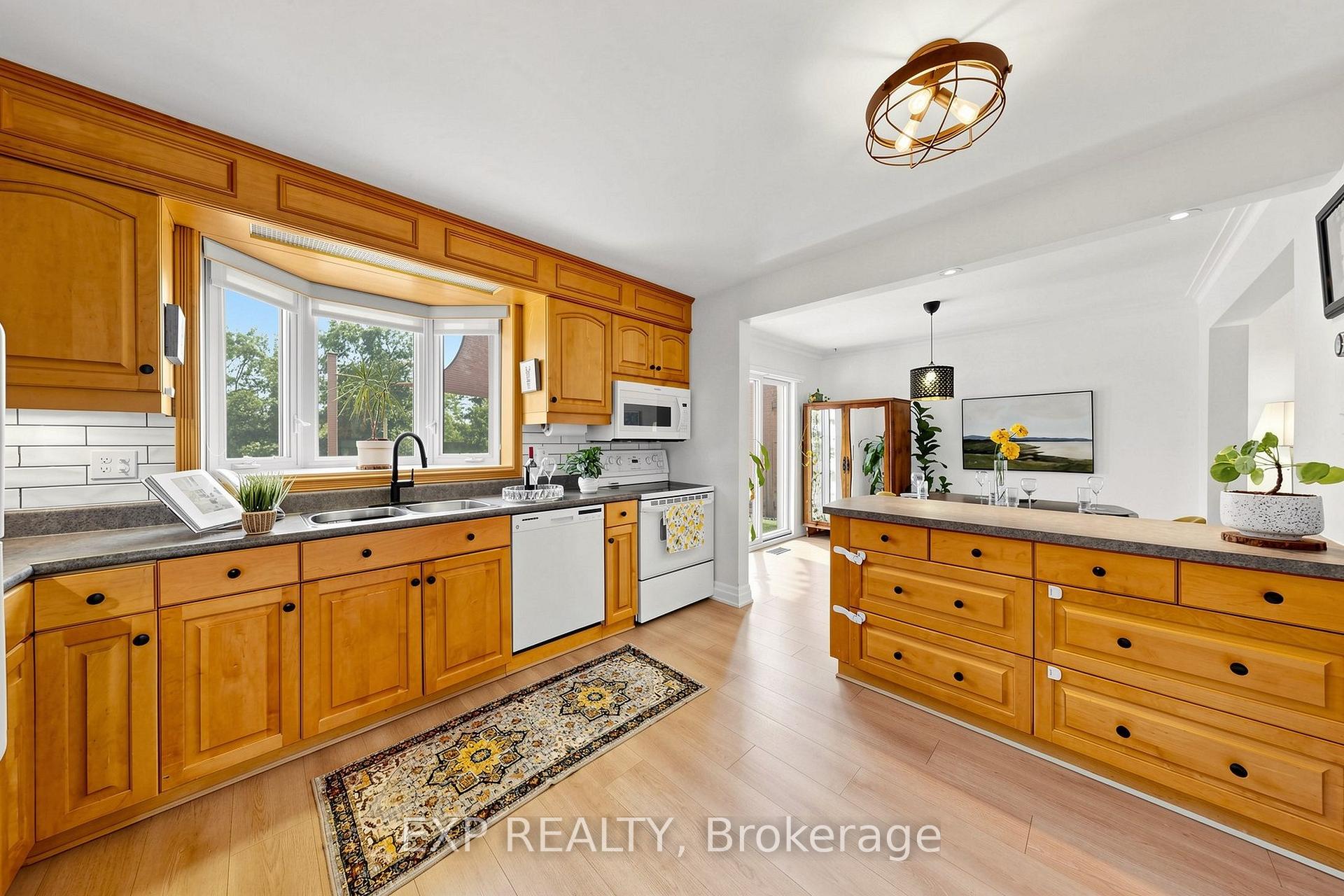 Photo 32 of 22 Chestnut Avenue, Brampton, Northwood Park — HOMEH