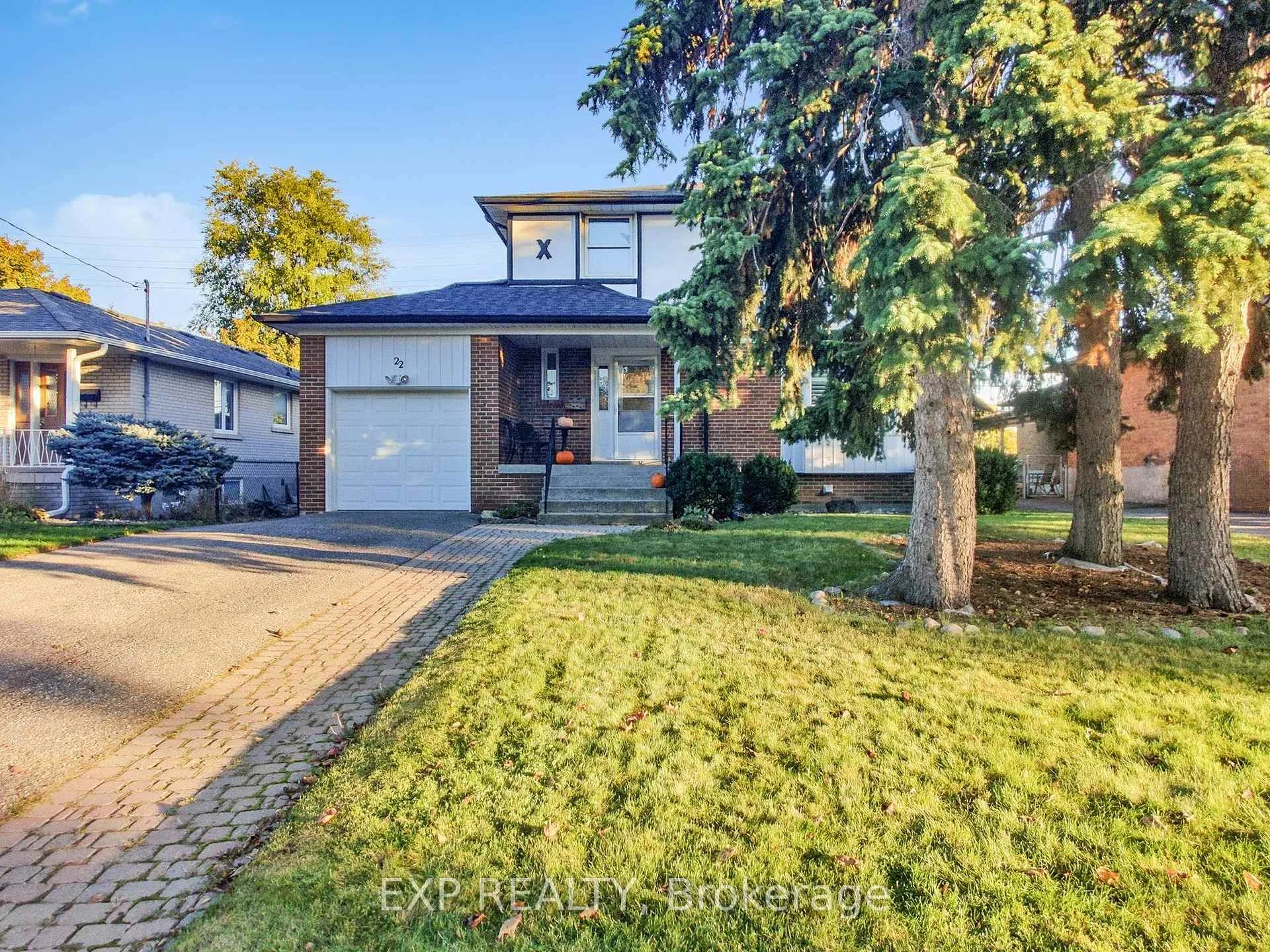 Photo 3 of 22 Chestnut Avenue, Brampton, Northwood Park — HOMEH