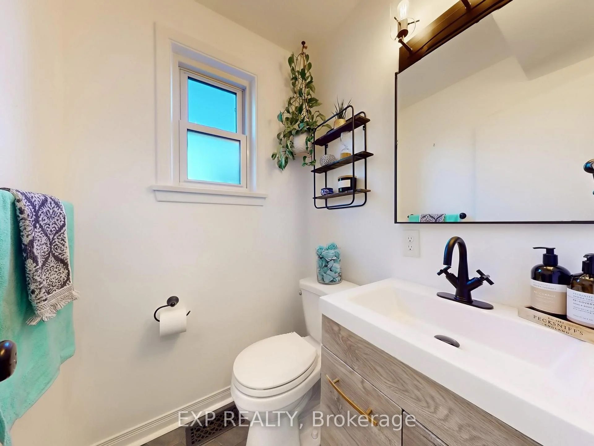 Photo 29 of 22 Chestnut Avenue, Brampton, Northwood Park — HOMEH