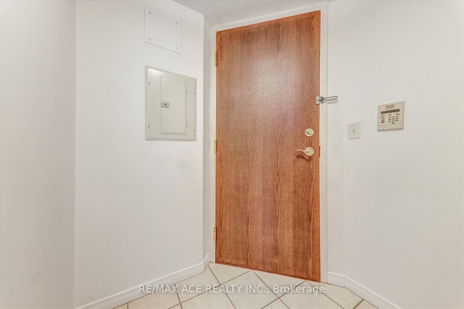 Photo 12 of Unit 1803, 2545 Erin Centre Boulevard, Mississauga, Central Erin Mills — HOMEH