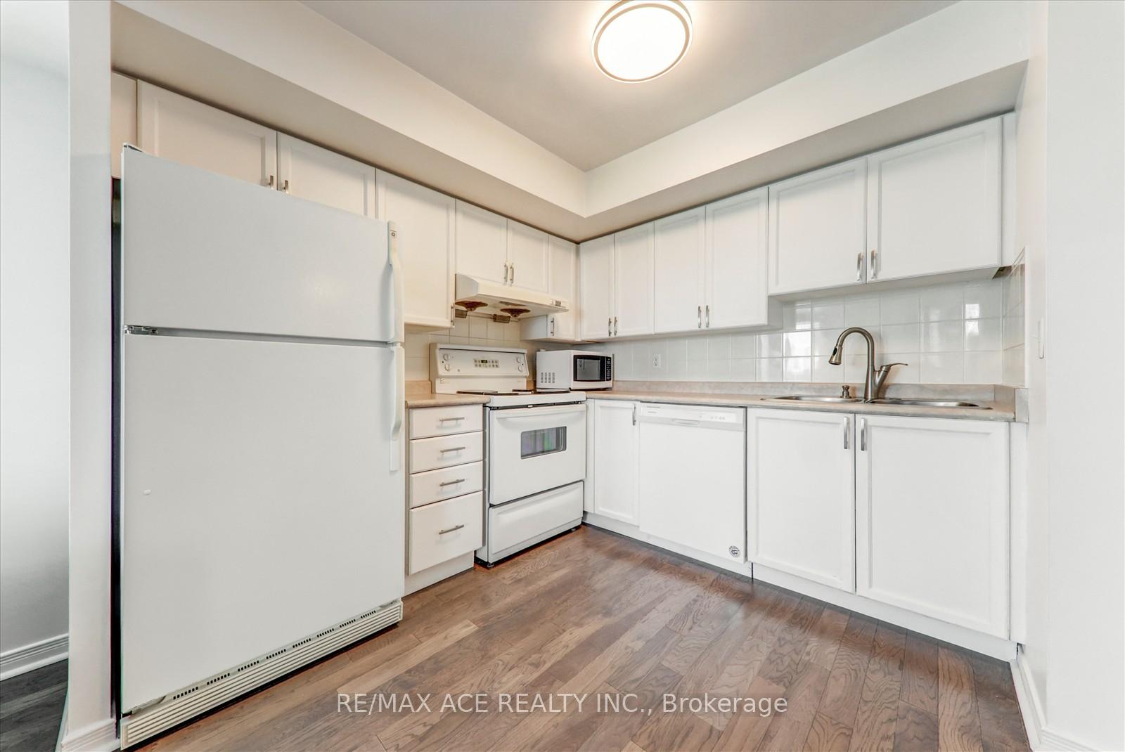 Photo 13 of Unit 1803, 2545 Erin Centre Boulevard, Mississauga, Central Erin Mills — HOMEH