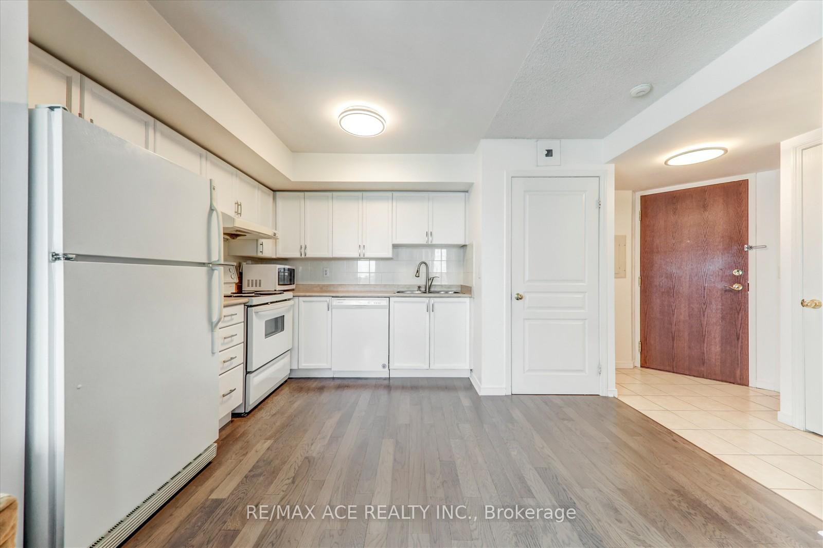 Photo 14 of Unit 1803, 2545 Erin Centre Boulevard, Mississauga, Central Erin Mills — HOMEH