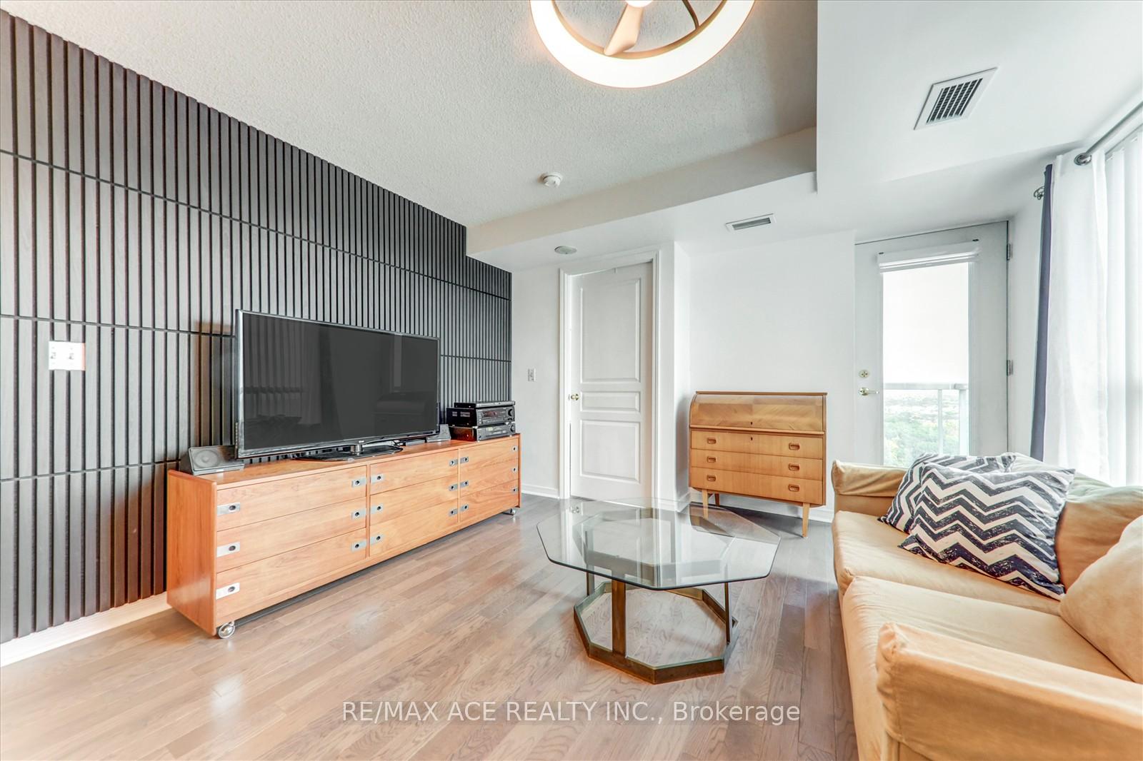 Photo 16 of Unit 1803, 2545 Erin Centre Boulevard, Mississauga, Central Erin Mills — HOMEH