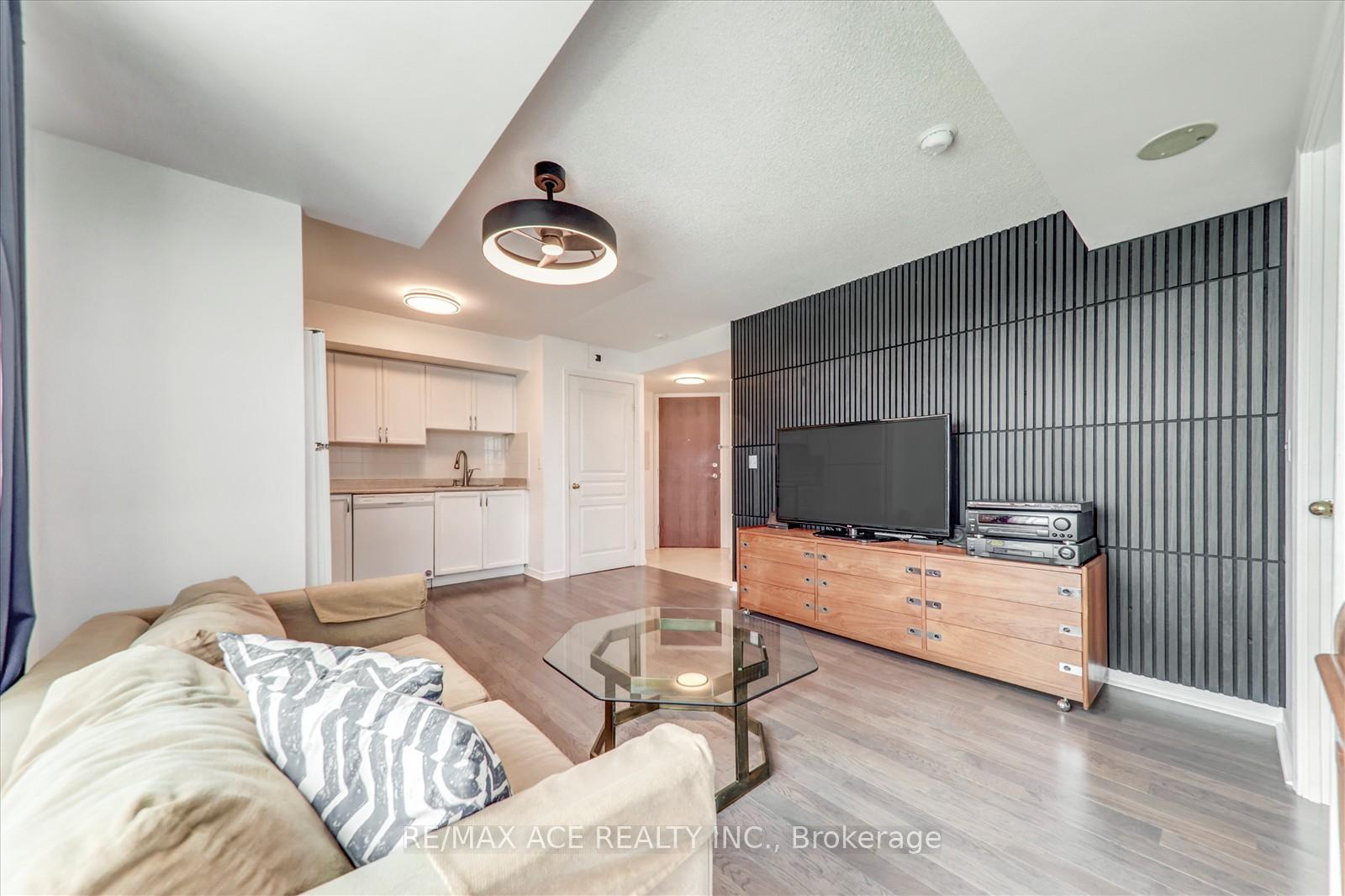 Photo 18 of Unit 1803, 2545 Erin Centre Boulevard, Mississauga, Central Erin Mills — HOMEH