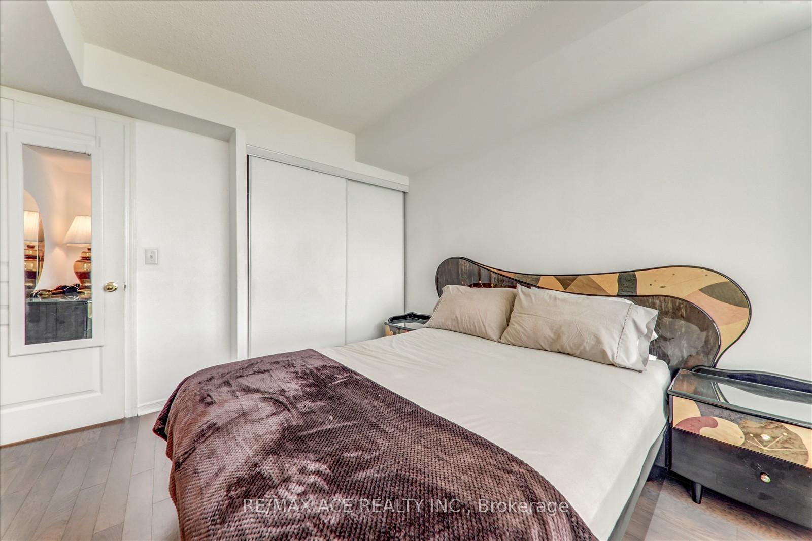Photo 22 of Unit 1803, 2545 Erin Centre Boulevard, Mississauga, Central Erin Mills — HOMEH