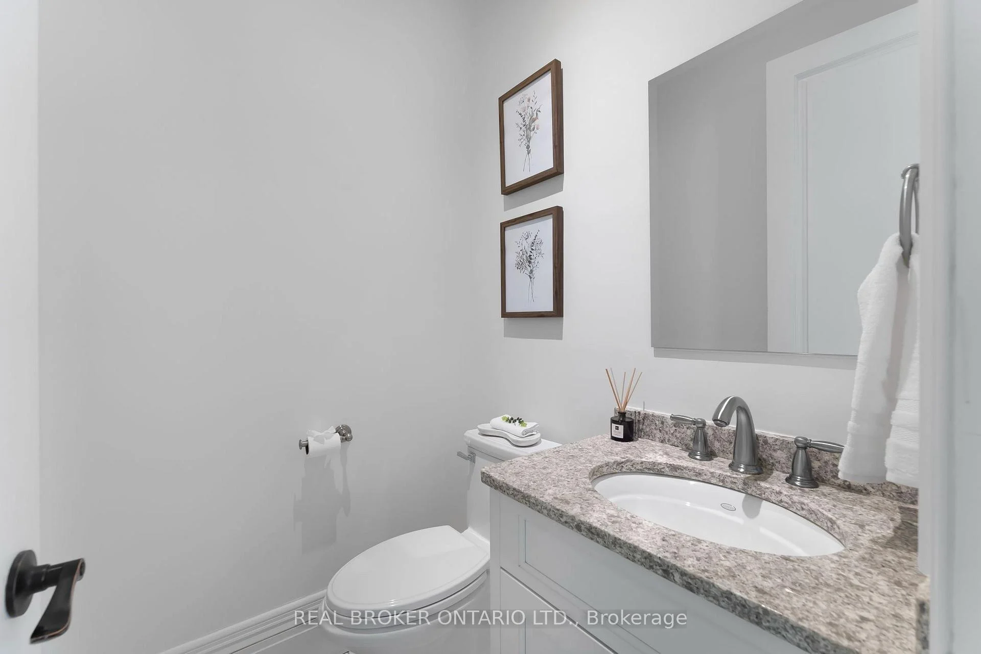 Photo 66 of 63 Mill Street S, Hamilton, Waterdown — HOMEH