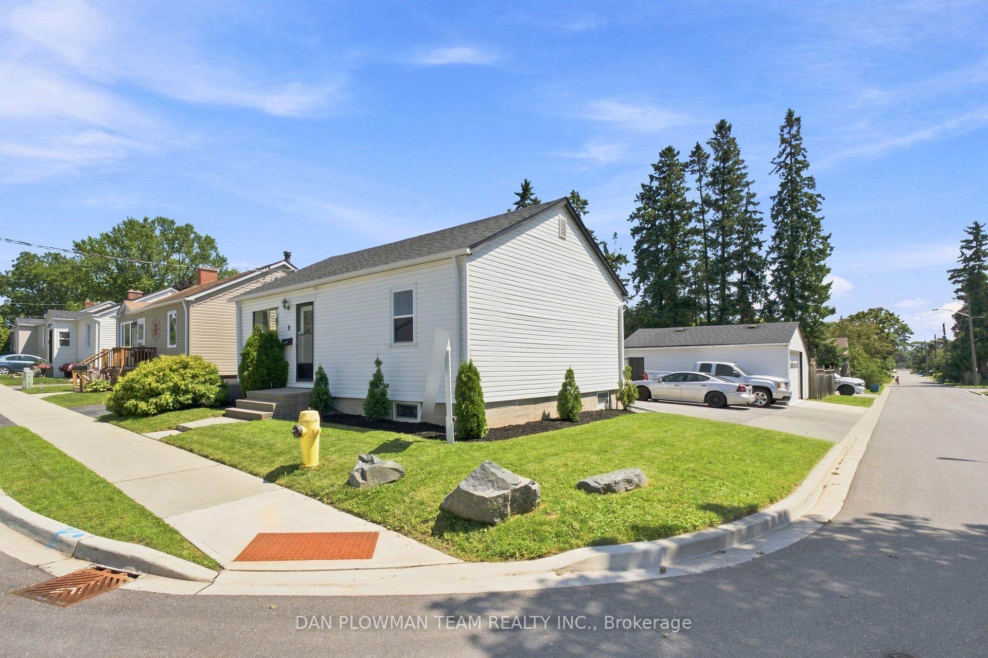 Photo 2 of 11 Veterans Avenue, Clarington, Bowmanville — HOMEH