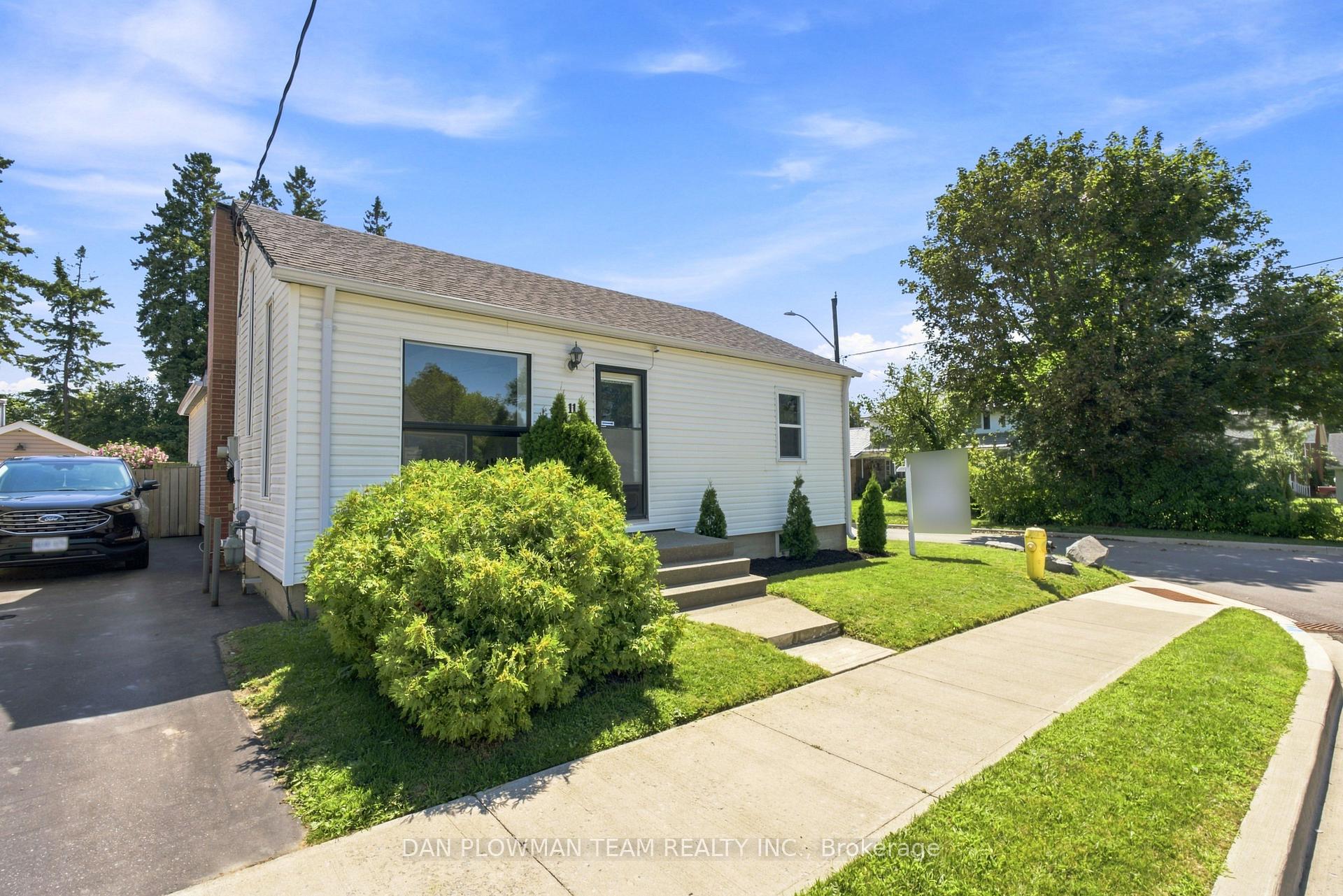 Photo 3 of 11 Veterans Avenue, Clarington, Bowmanville — HOMEH