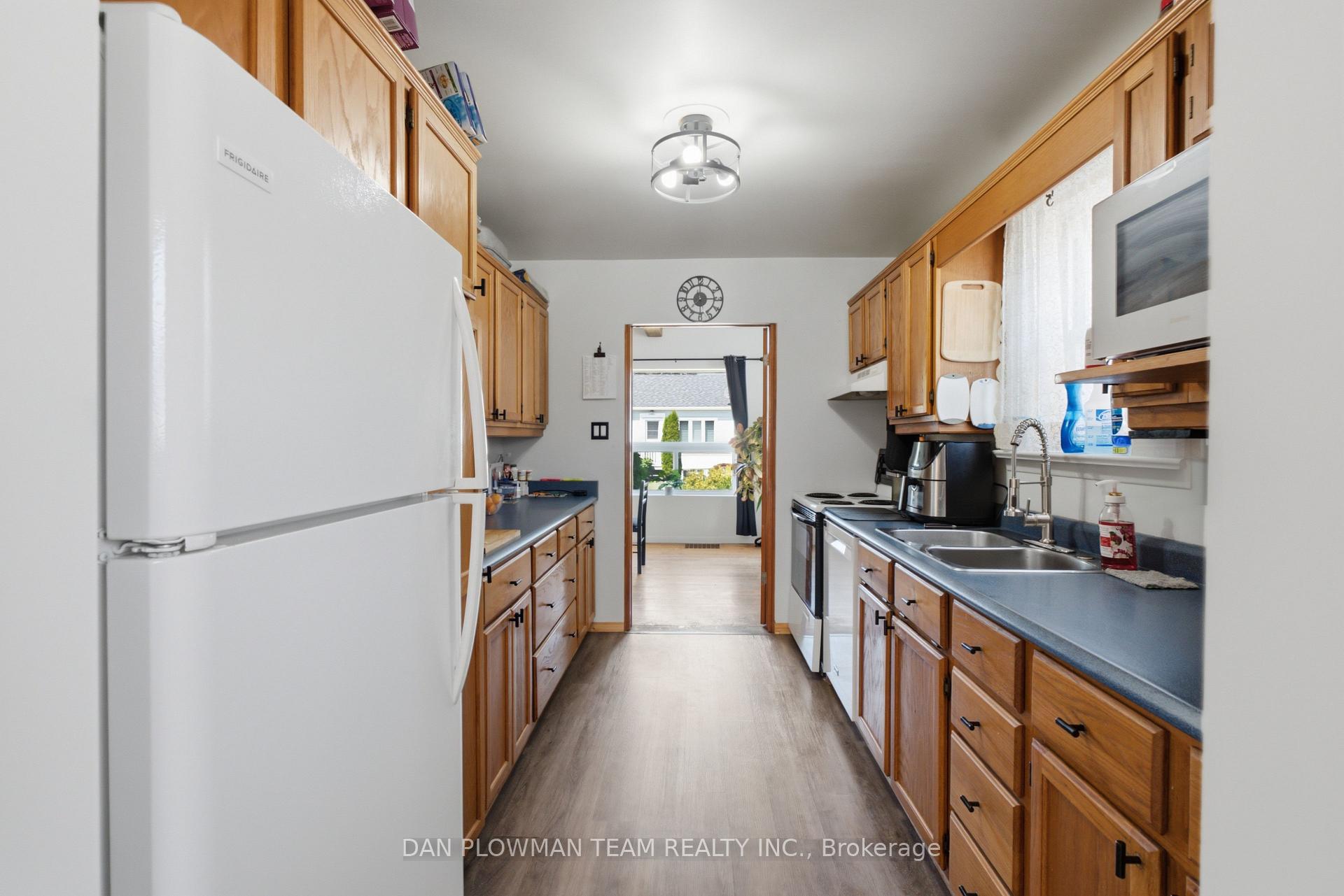 Photo 8 of 11 Veterans Avenue, Clarington, Bowmanville — HOMEH