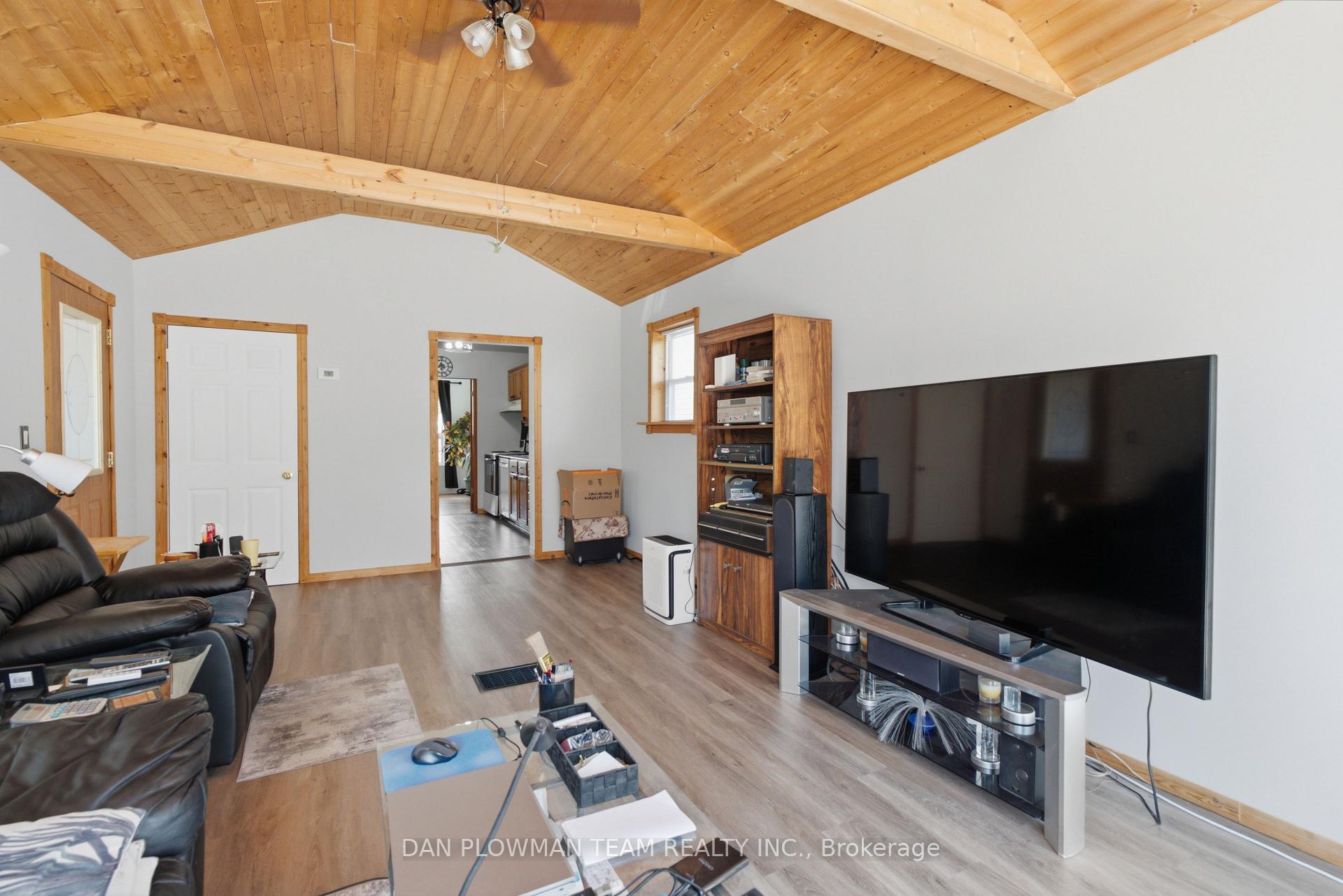 Photo 12 of 11 Veterans Avenue, Clarington, Bowmanville — HOMEH