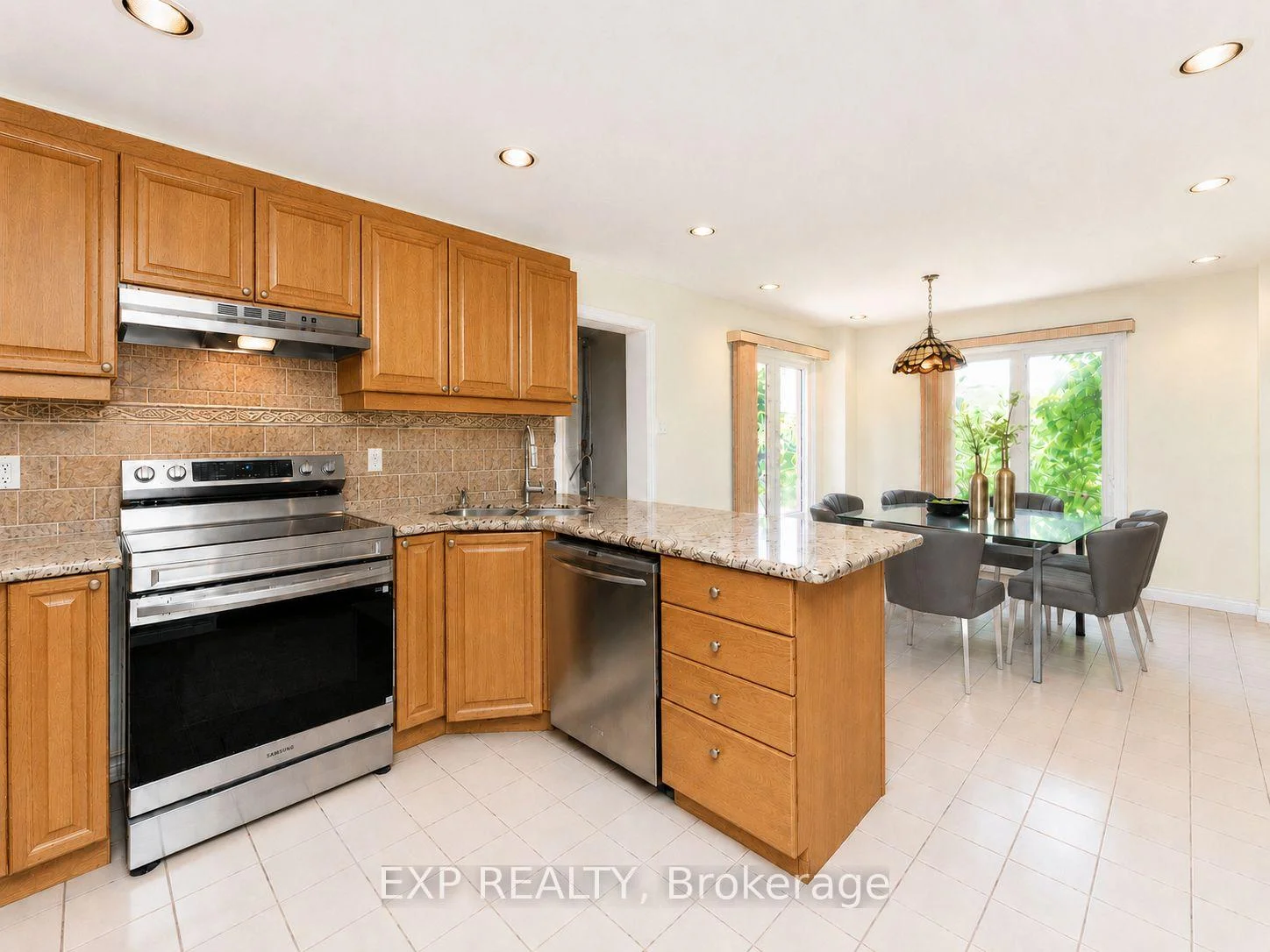 Photo 38 of 5 Hyde Park Drive, Richmond Hill, Doncrest — HOMEH