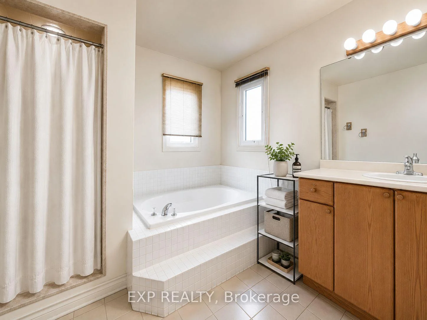 Photo 93 of 5 Hyde Park Drive, Richmond Hill, Doncrest — HOMEH