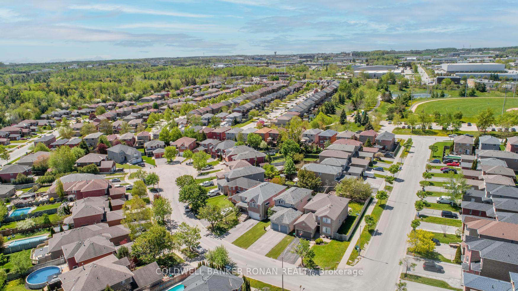 Photo 4 of 3 Teal Place, Barrie, Painswick South — HOMEH