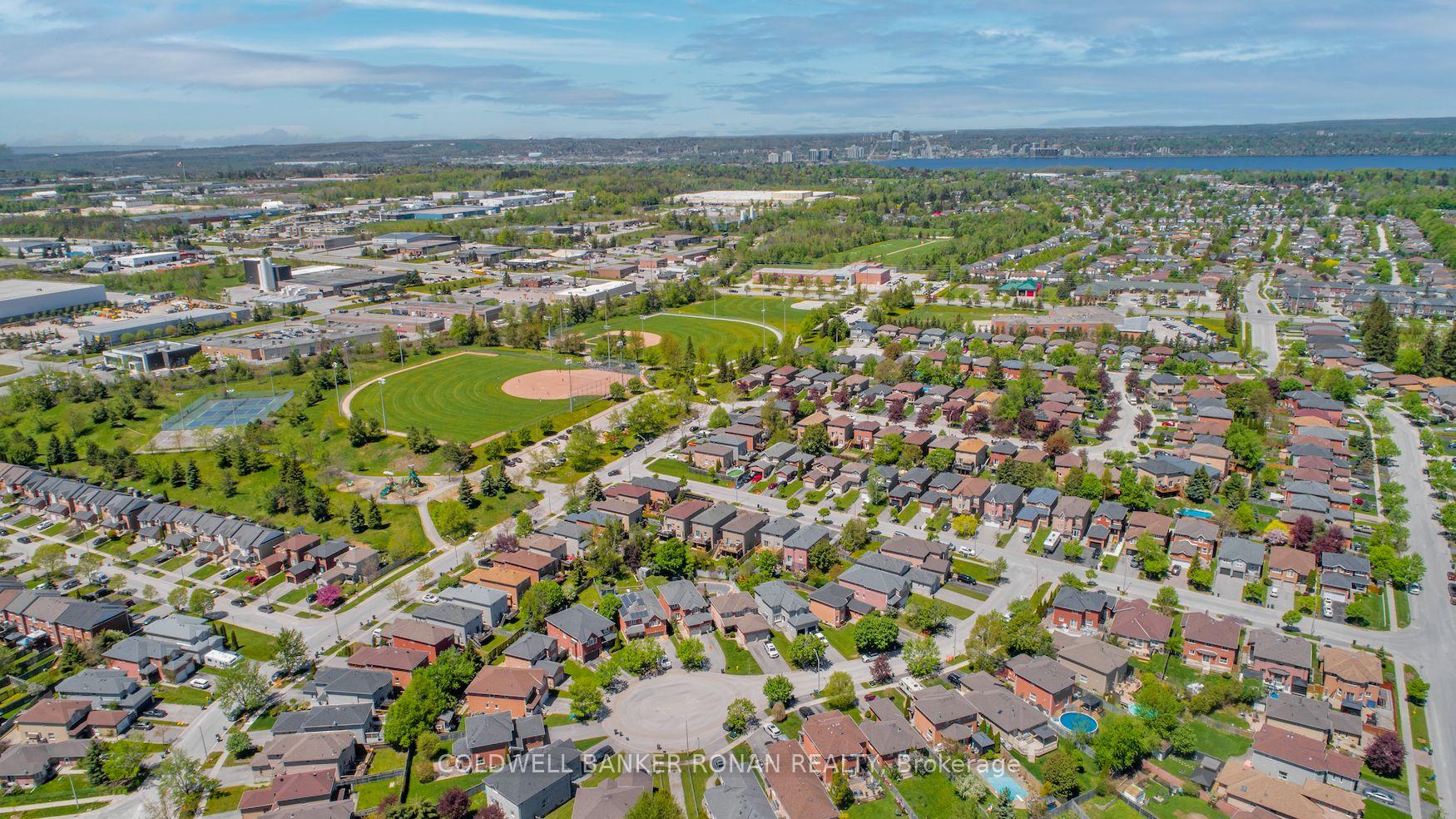 Photo 37 of 3 Teal Place, Barrie, Painswick South — HOMEH