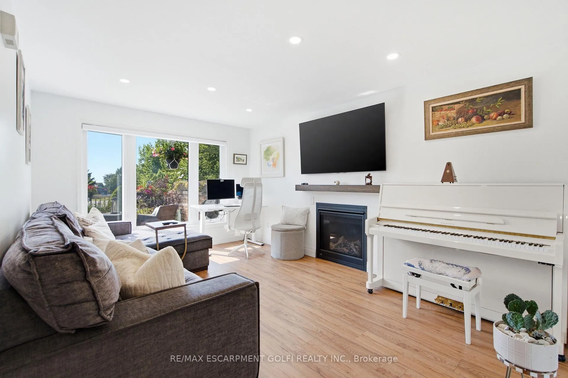 Photo 5 of Unit 1, 1503 Upper Middle Road, Burlington, Tyandaga — HOMEH