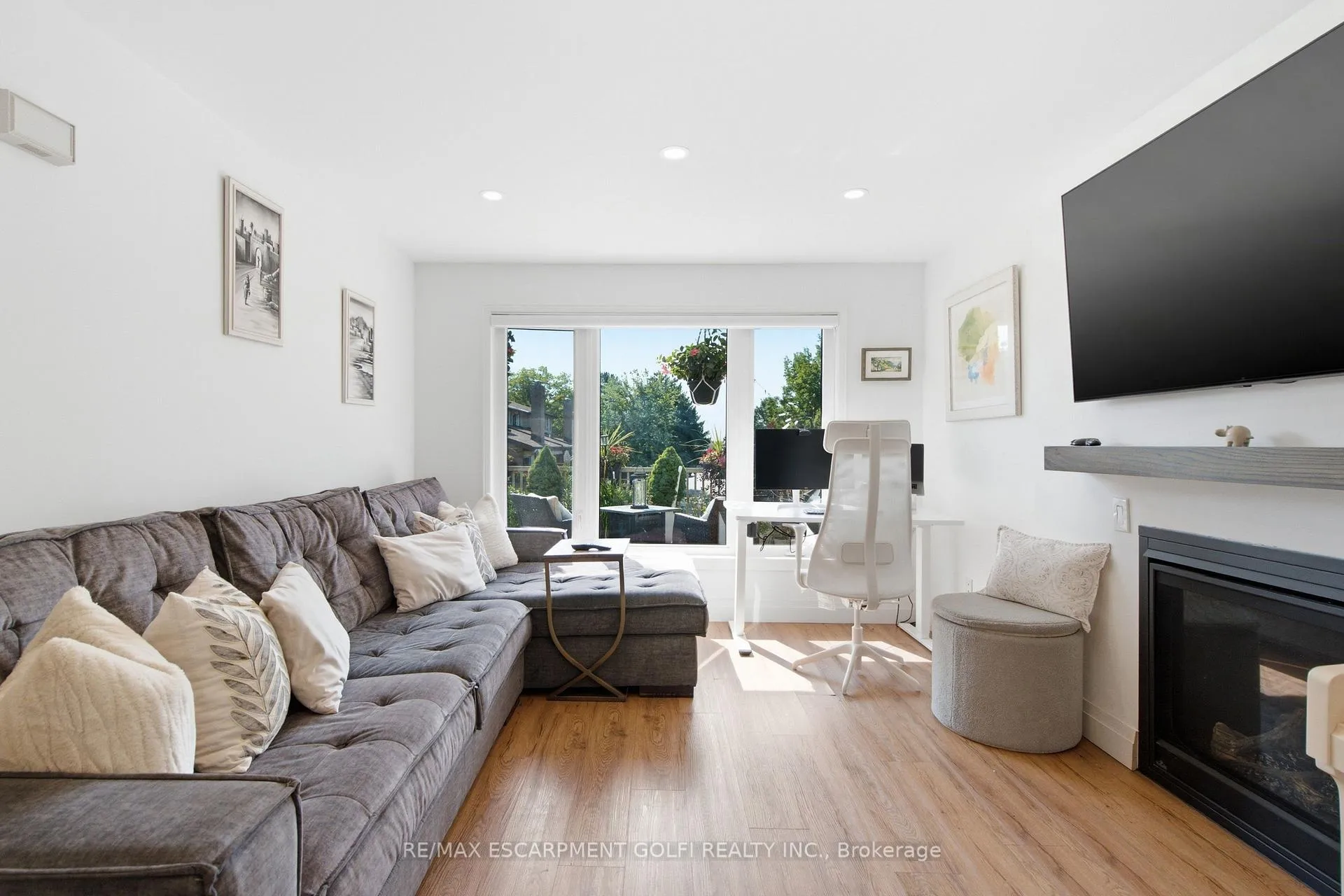 Photo 6 of Unit 1, 1503 Upper Middle Road, Burlington, Tyandaga — HOMEH