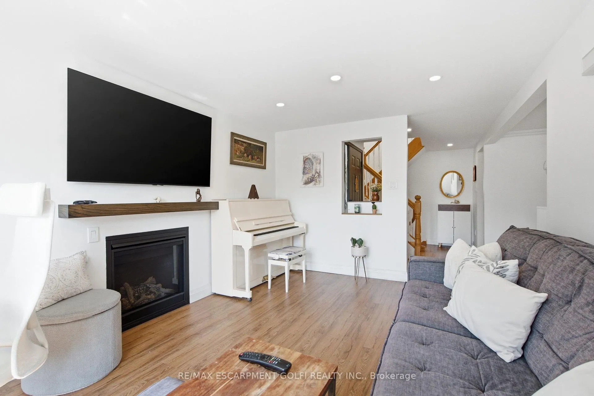 Photo 7 of Unit 1, 1503 Upper Middle Road, Burlington, Tyandaga — HOMEH