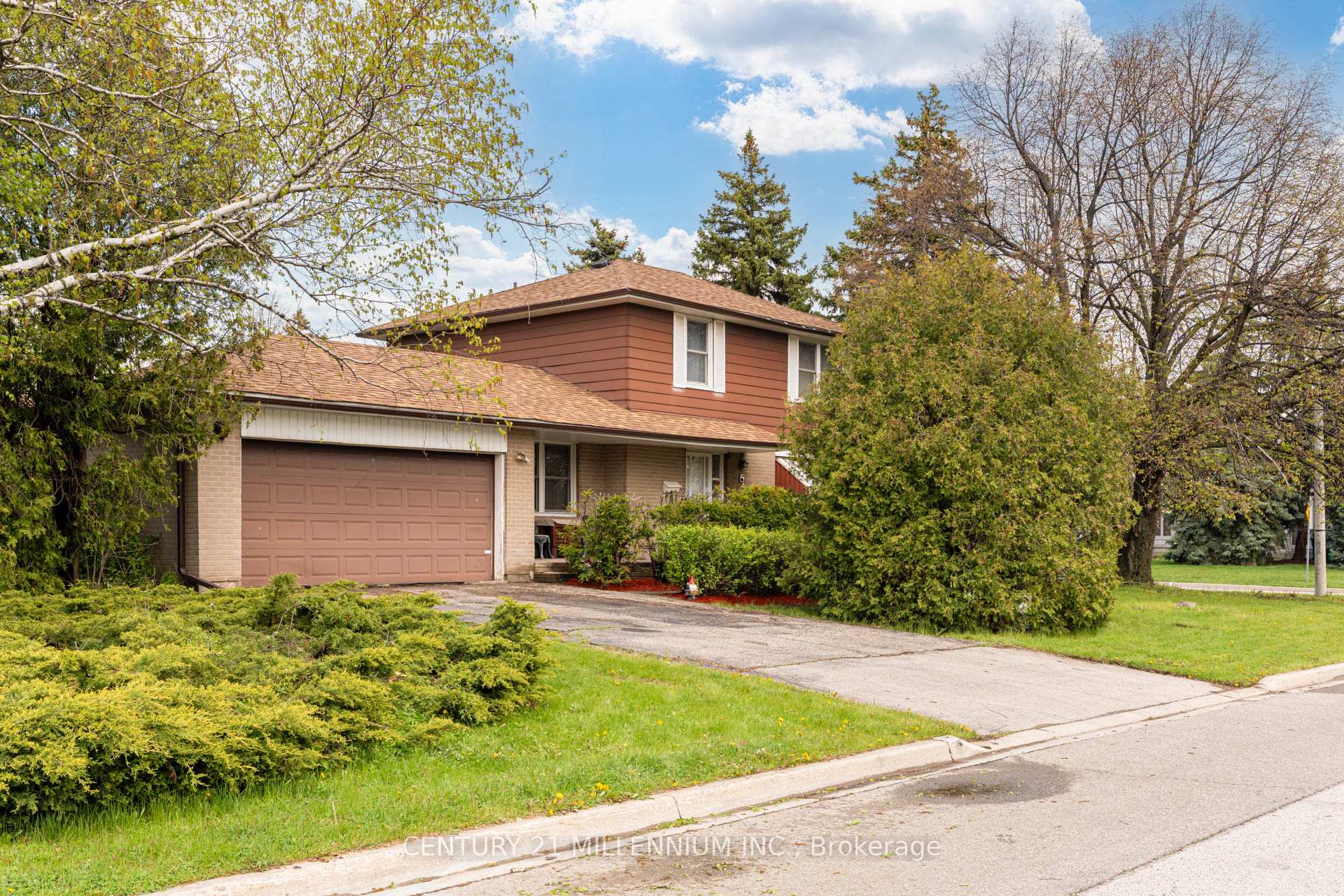Photo 1 of 2 Durham Crescent, Brampton, Southgate — HOMEH