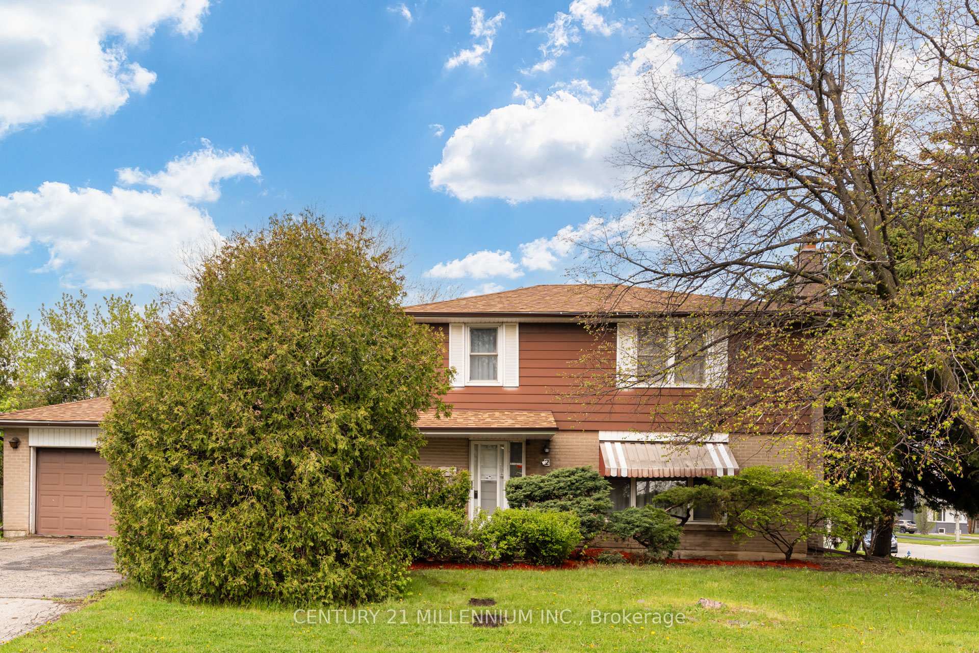 Photo 2 of 2 Durham Crescent, Brampton, Southgate — HOMEH