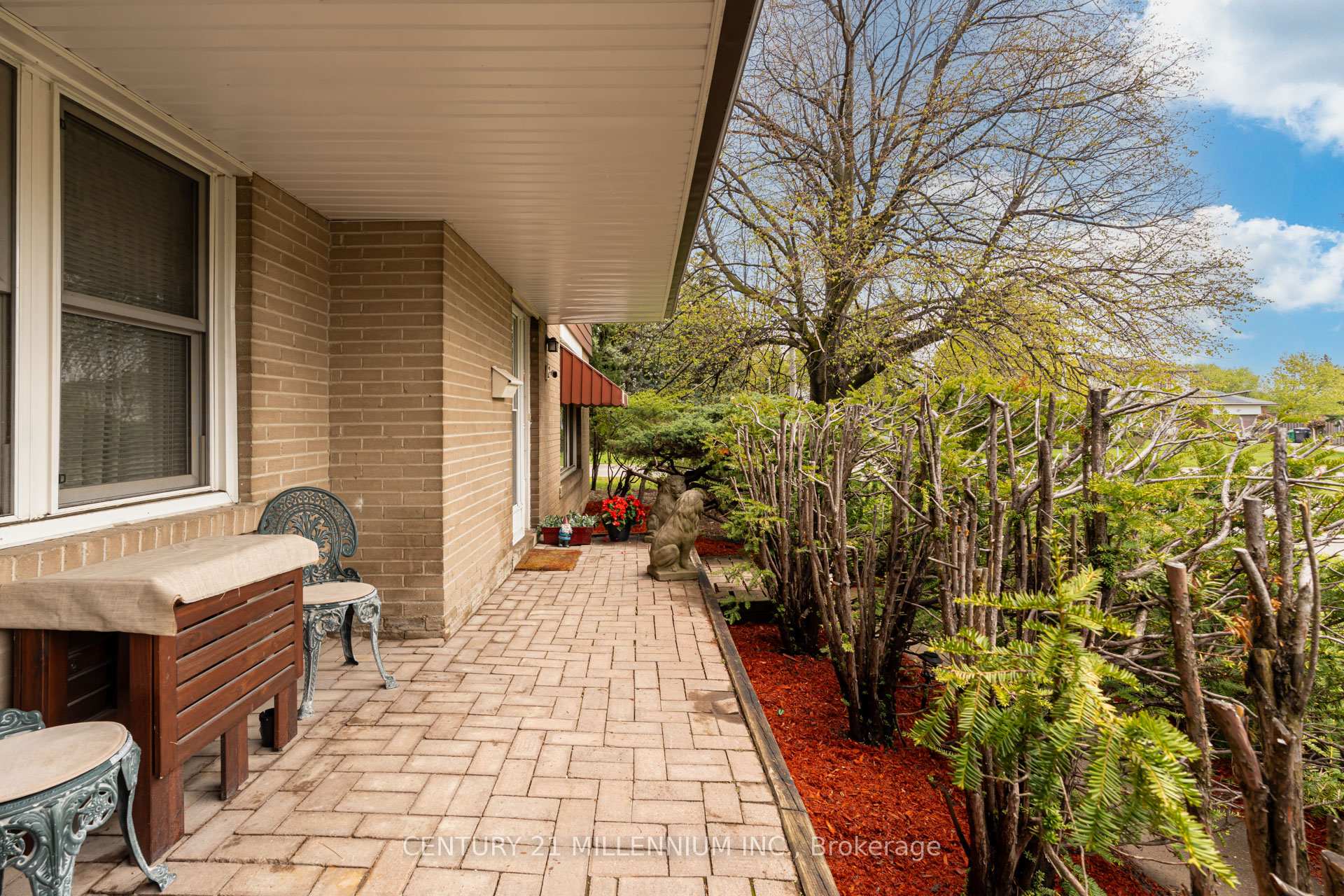 Photo 3 of 2 Durham Crescent, Brampton, Southgate — HOMEH