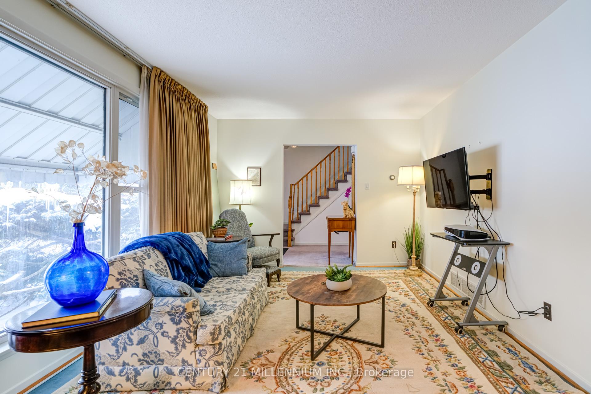 Photo 7 of 2 Durham Crescent, Brampton, Southgate — HOMEH
